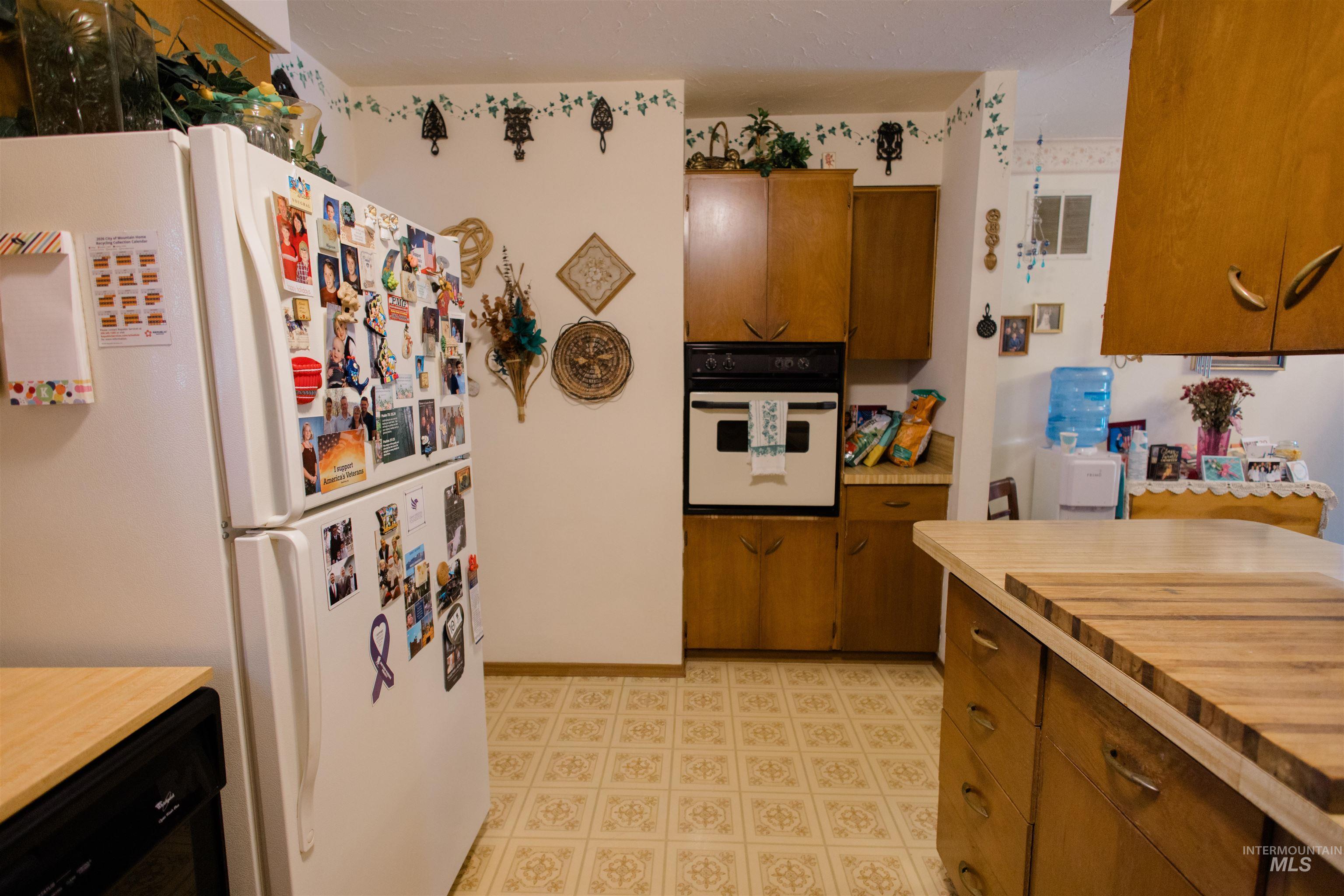860 E 16th N, Mountain Home, Idaho 83647, 4 Bedrooms, 1.5 Bathrooms, Residential For Sale, Price $328,000,MLS 99001516
