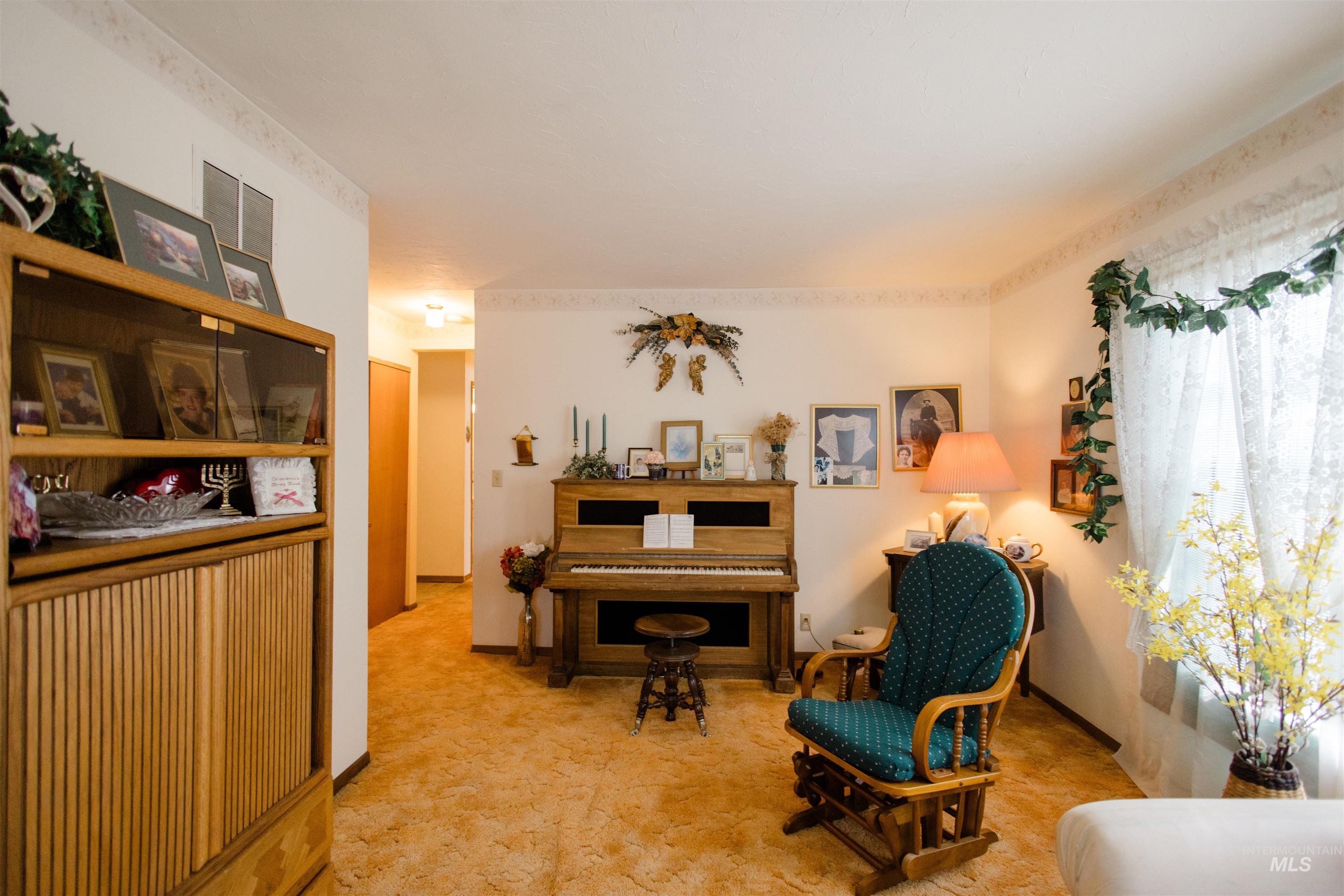 860 E 16th N, Mountain Home, Idaho 83647, 4 Bedrooms, 1.5 Bathrooms, Residential For Sale, Price $328,000,MLS 99001516