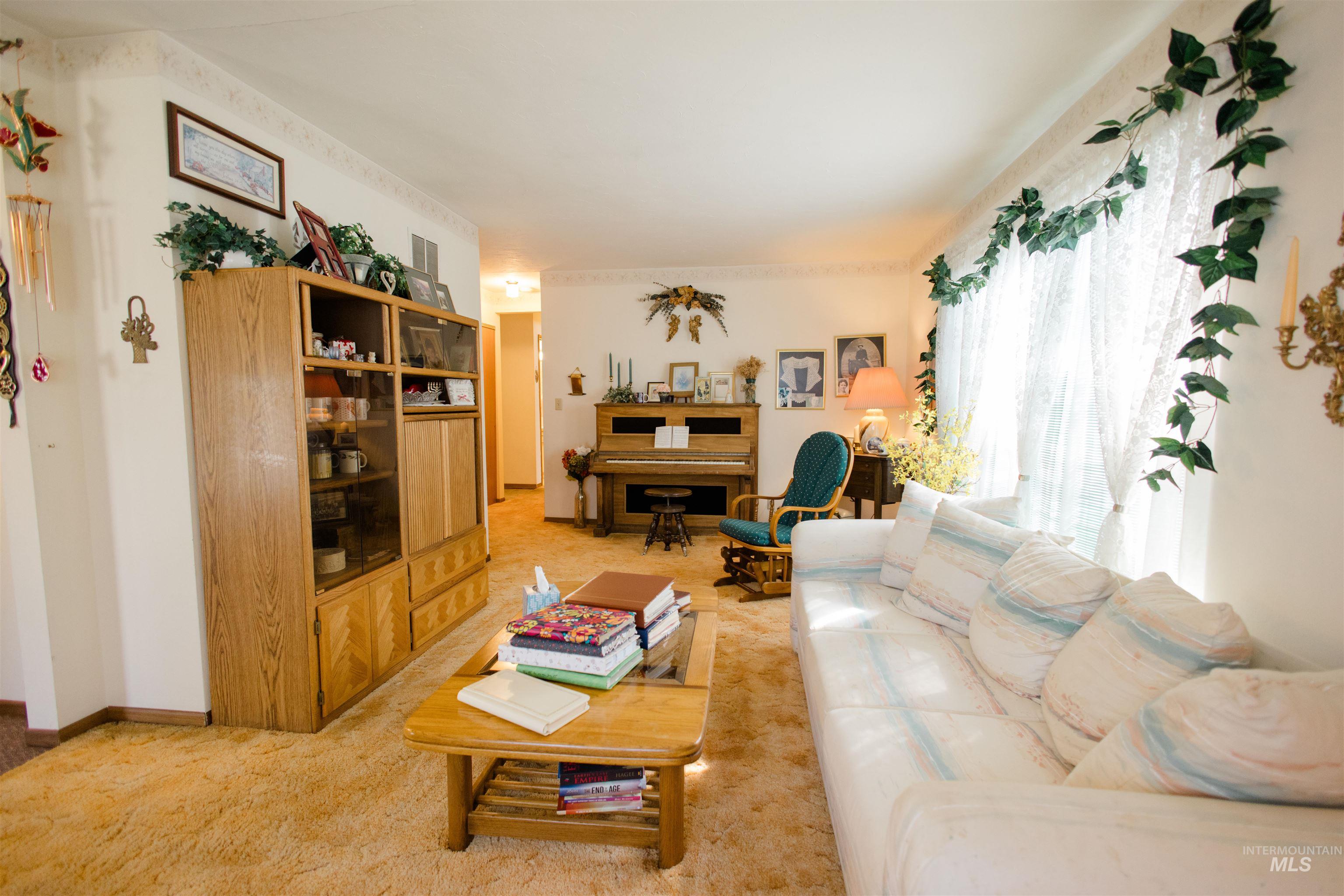 860 E 16th N, Mountain Home, Idaho 83647, 4 Bedrooms, 1.5 Bathrooms, Residential For Sale, Price $328,000,MLS 99001516