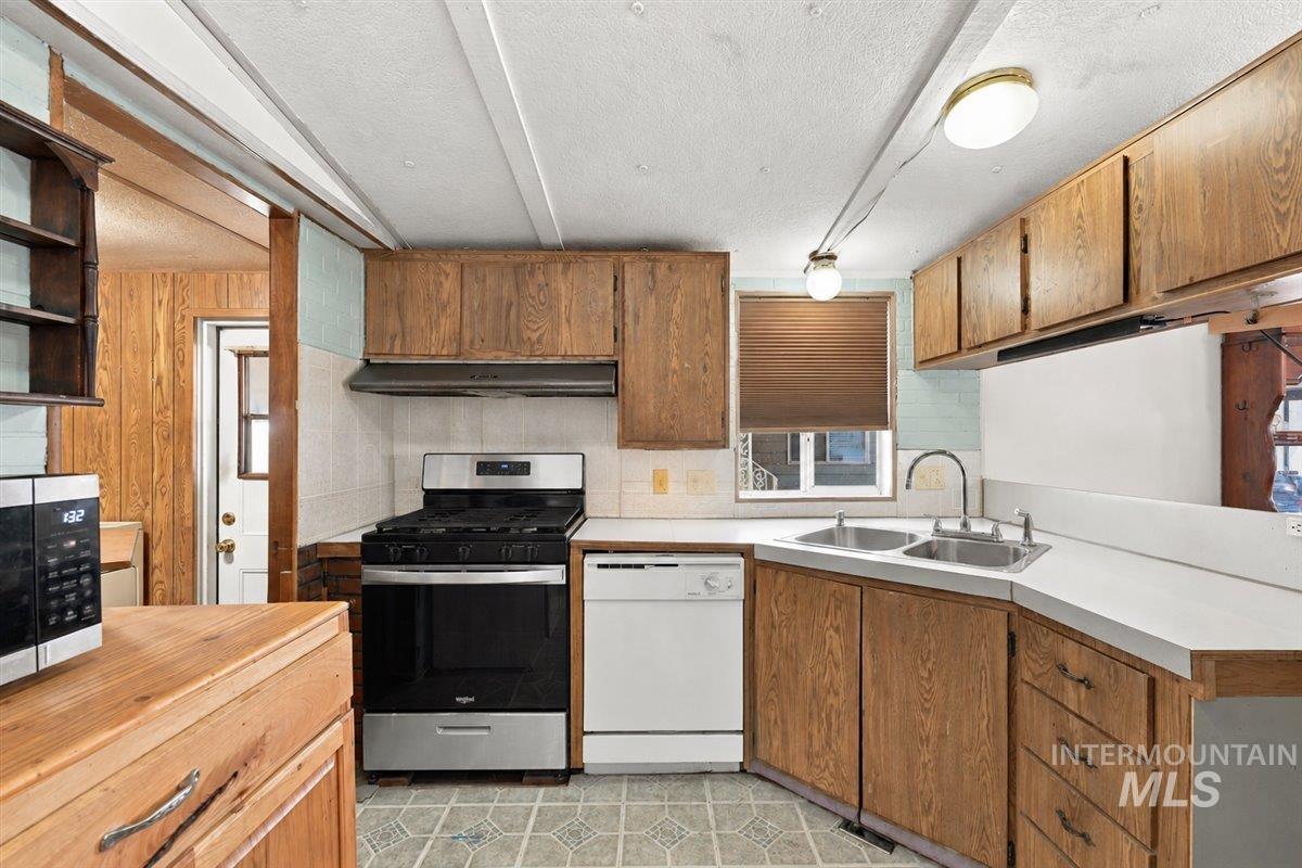 3399 N Dalton Ln, Boise, Idaho 83704, 3 Bedrooms, 2 Bathrooms, Residential For Sale, Price $100,000,MLS 99001521