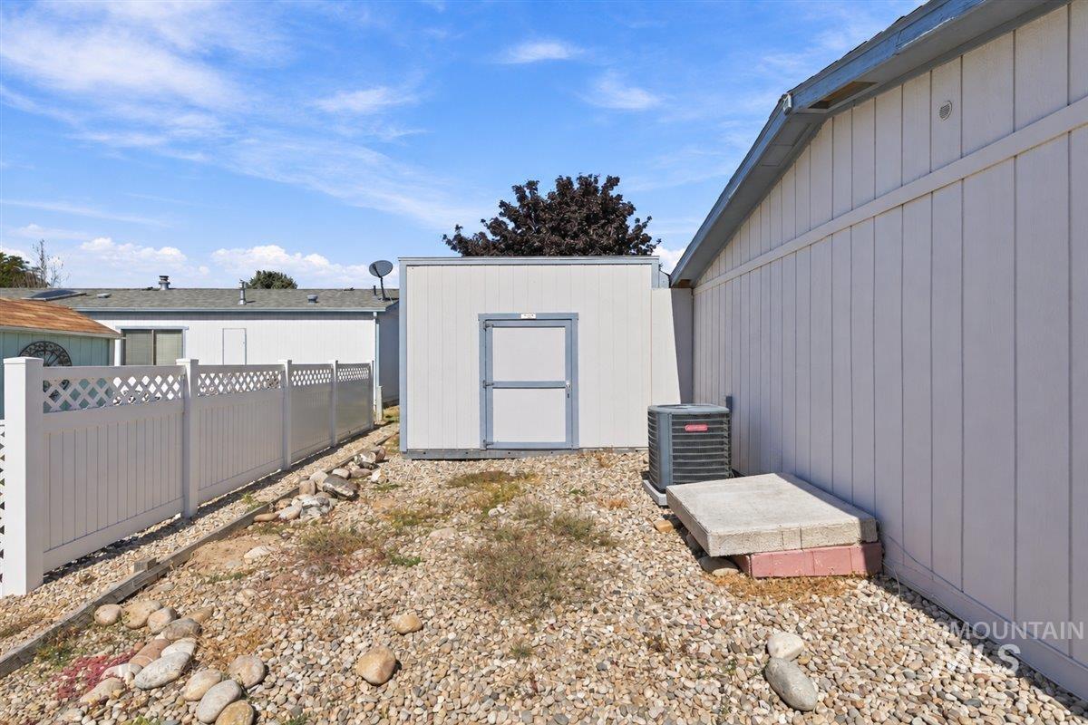 3399 N Dalton Ln, Boise, Idaho 83704, 3 Bedrooms, 2 Bathrooms, Residential For Sale, Price $100,000,MLS 99001521