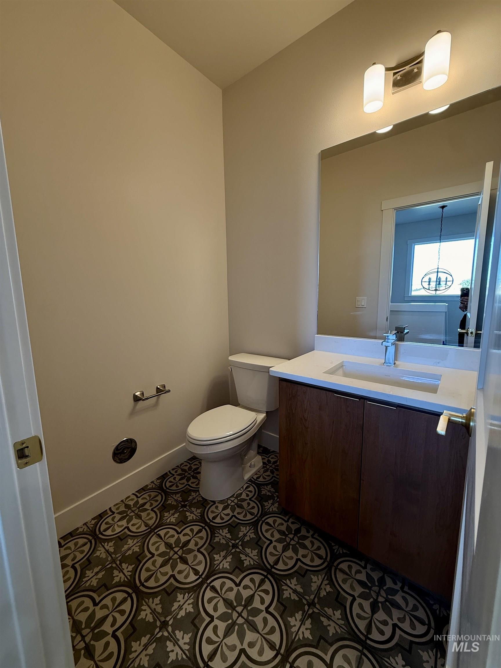 2534 E 3rd Street, Moscow, Idaho 83843, 5 Bedrooms, 2.5 Bathrooms, Residential For Sale, Price $879,000,MLS 99001526