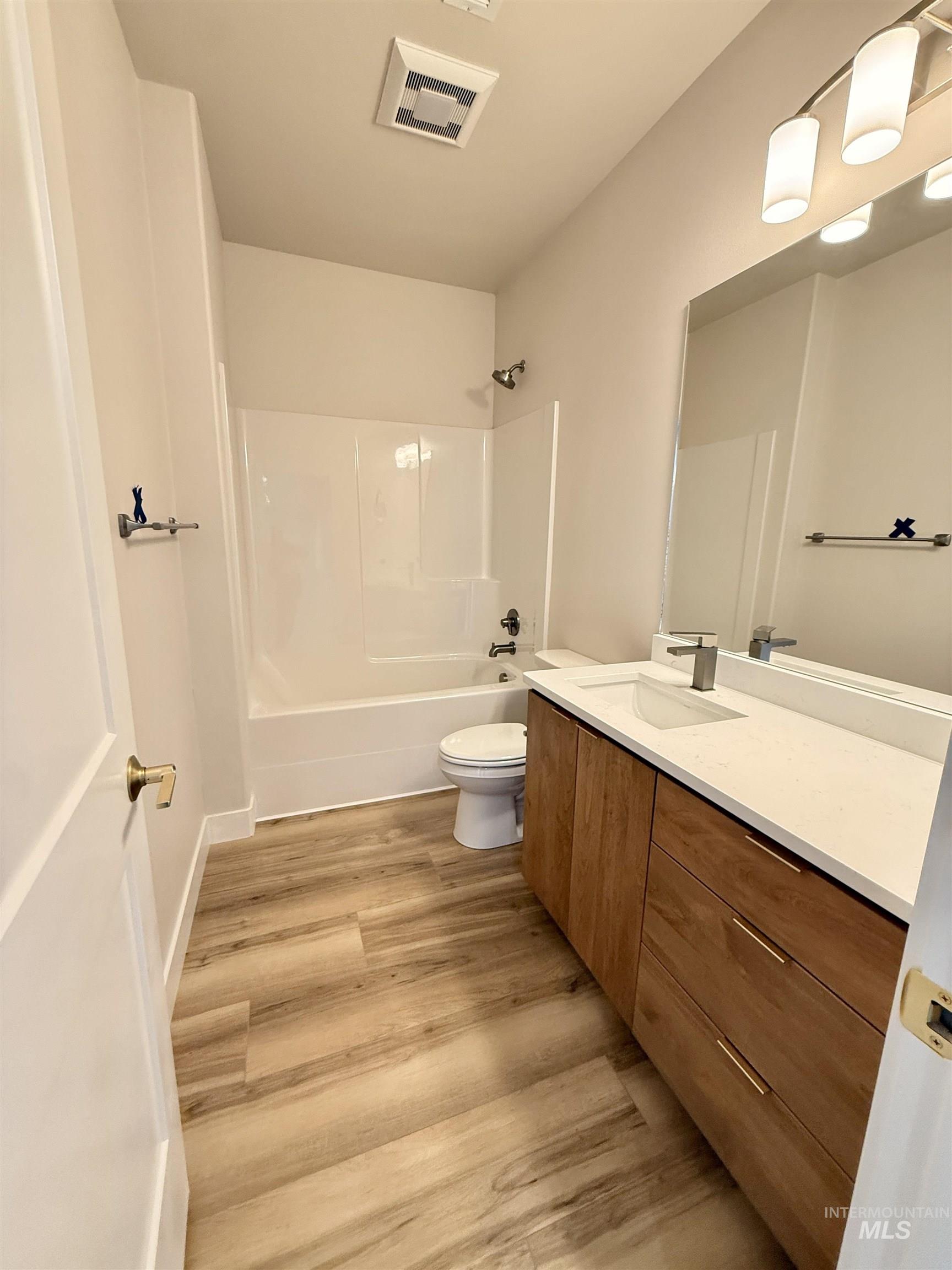 2534 E 3rd Street, Moscow, Idaho 83843, 5 Bedrooms, 2.5 Bathrooms, Residential For Sale, Price $879,000,MLS 99001526