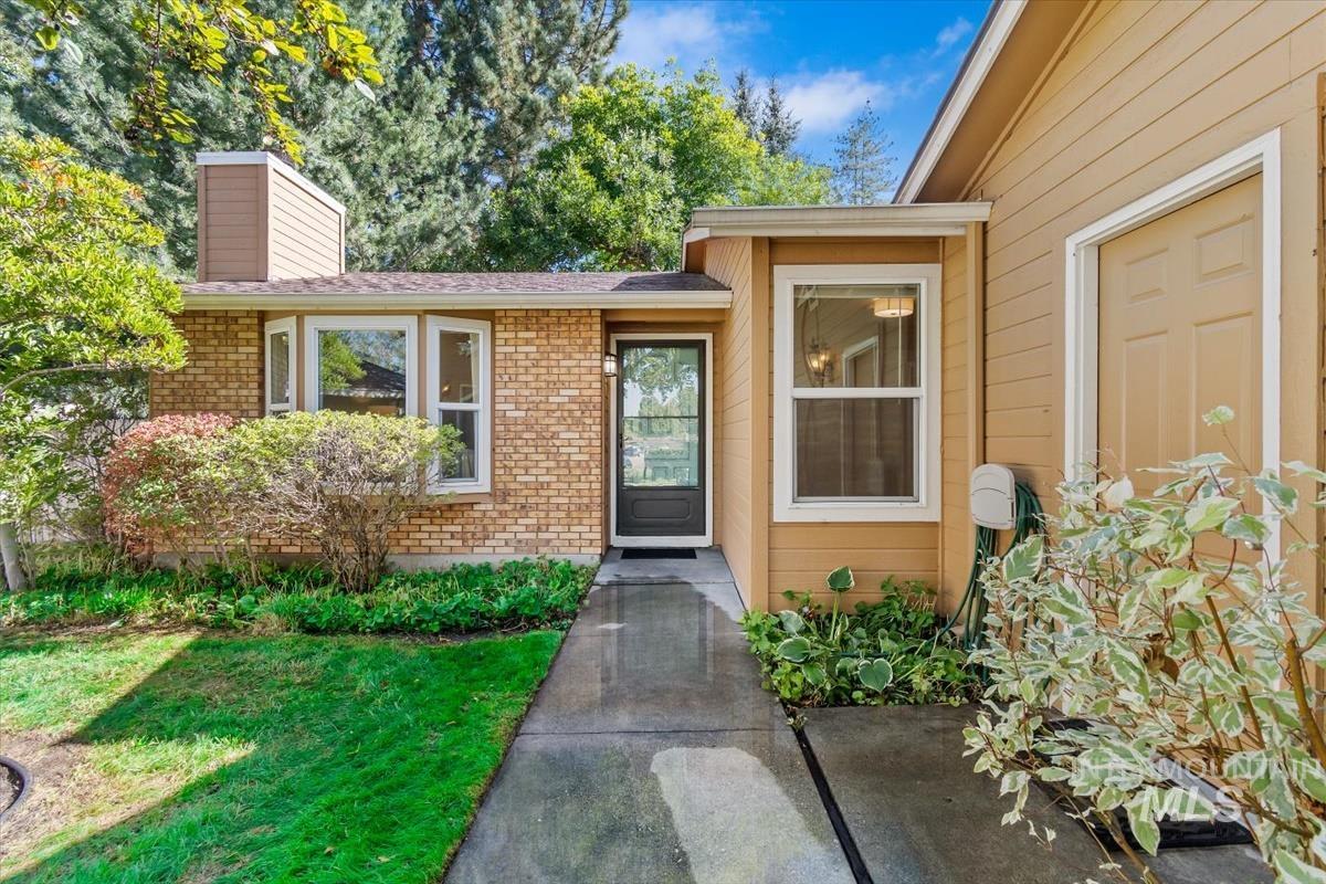 1526 E Symphony Court, Boise, Idaho 83706, 3 Bedrooms, 2 Bathrooms, Residential For Sale, Price $399,900,MLS 99001529