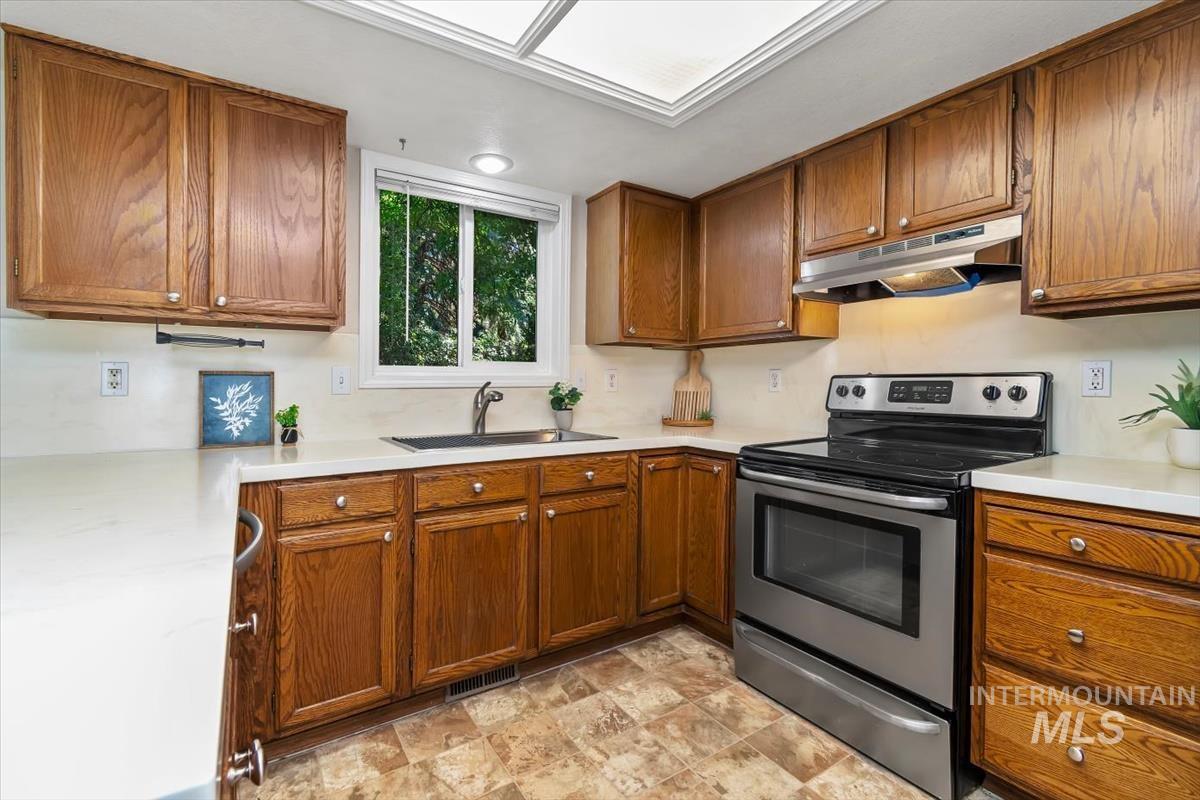 1526 E Symphony Court, Boise, Idaho 83706, 3 Bedrooms, 2 Bathrooms, Residential For Sale, Price $399,900,MLS 99001529