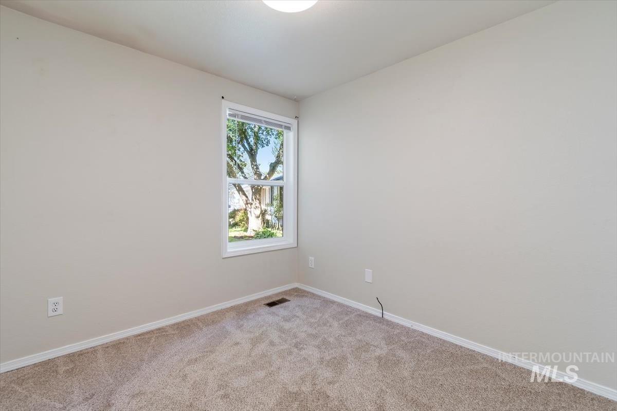 1526 E Symphony Court, Boise, Idaho 83706, 3 Bedrooms, 2 Bathrooms, Residential For Sale, Price $399,900,MLS 99001529