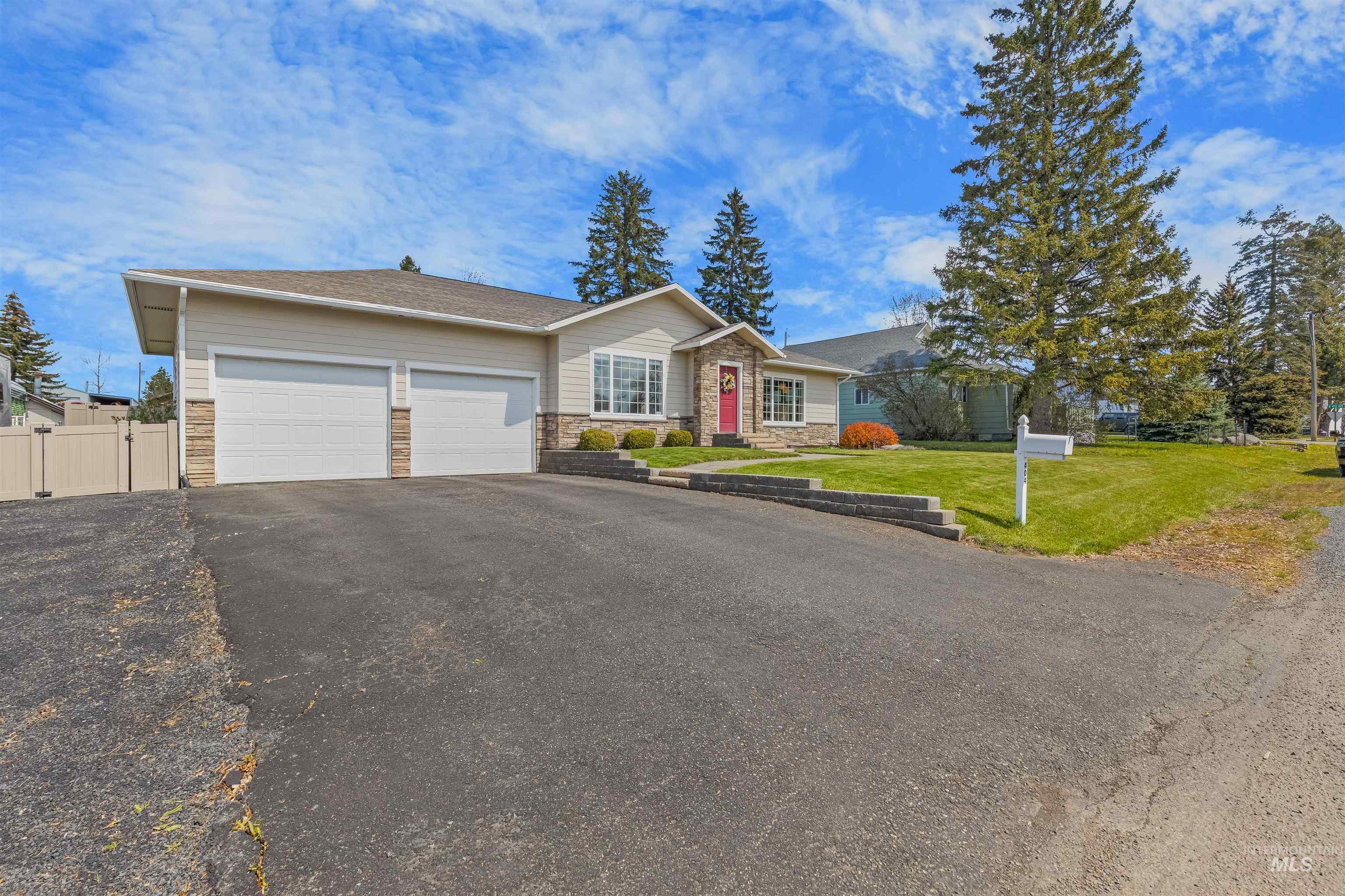 404 Halliday St, Craigmont, Idaho 83523, 3 Bedrooms, 2 Bathrooms, Residential For Sale, Price $410,000,MLS 99001530