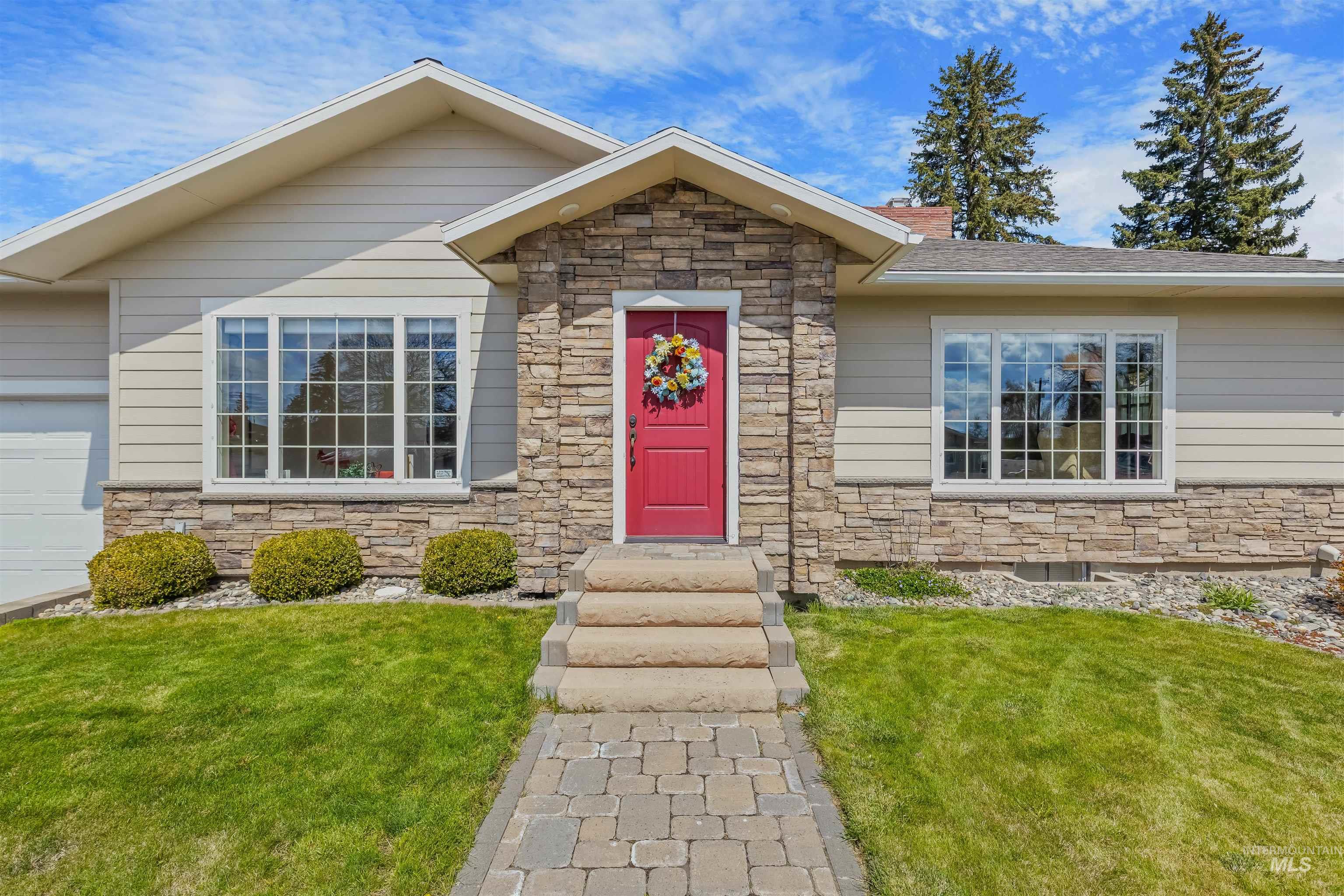 404 Halliday St, Craigmont, Idaho 83523, 3 Bedrooms, 2 Bathrooms, Residential For Sale, Price $410,000,MLS 99001530