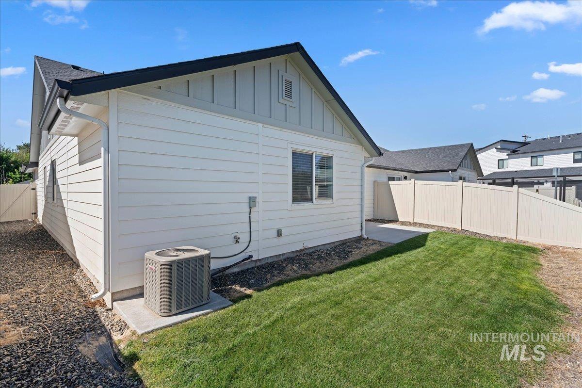 3062 S Green Forest Way, Boise, Idaho 83709, 3 Bedrooms, 2 Bathrooms, Residential For Sale, Price $399,990,MLS 99001533