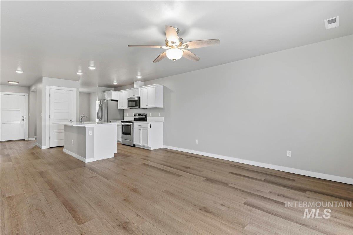 3062 S Green Forest Way, Boise, Idaho 83709, 3 Bedrooms, 2 Bathrooms, Residential For Sale, Price $399,990,MLS 99001533