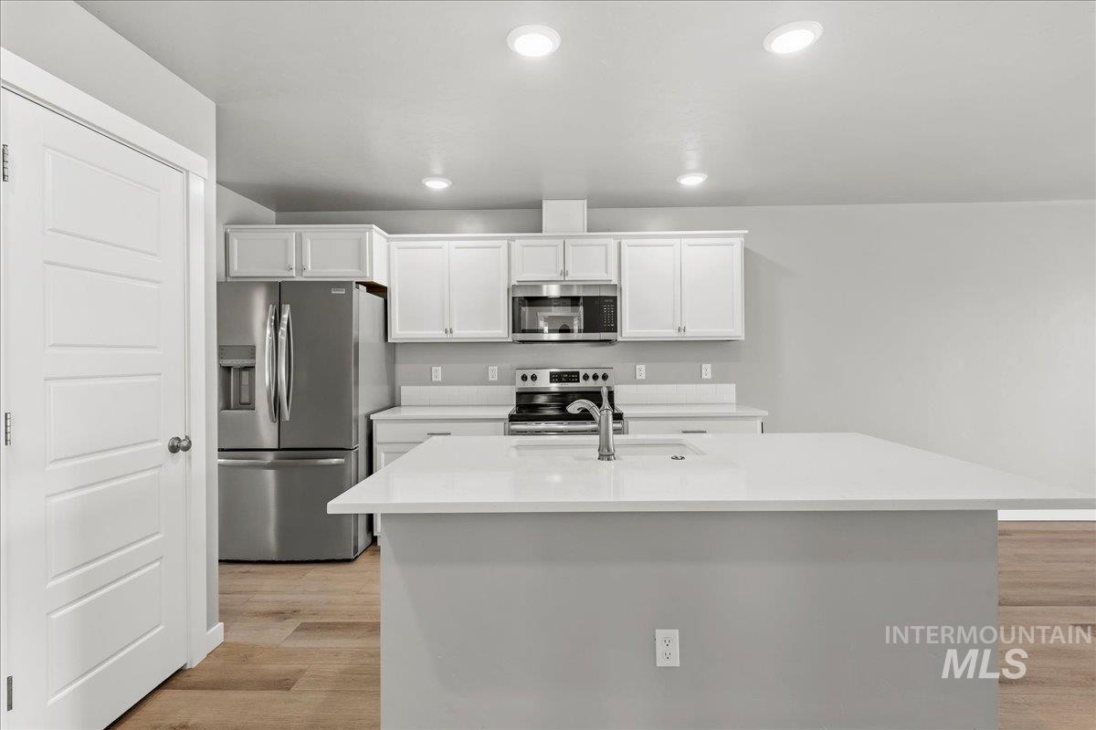 3062 S Green Forest Way, Boise, Idaho 83709, 3 Bedrooms, 2 Bathrooms, Residential For Sale, Price $399,990,MLS 99001533