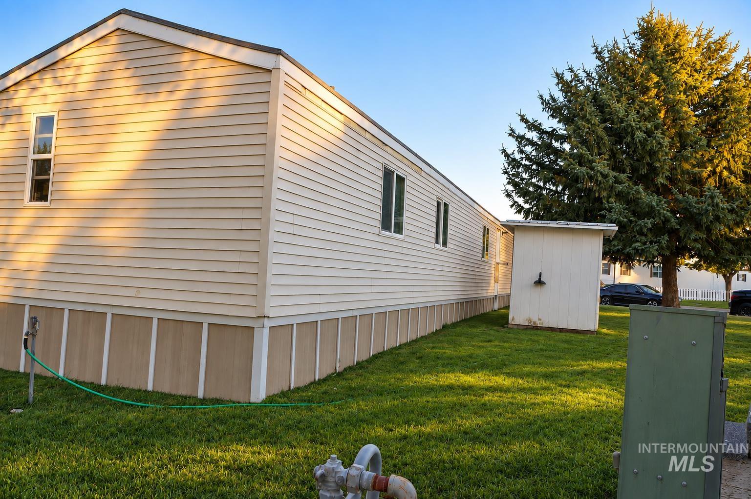 198 South Hills RD, Twin Falls, Idaho 83301, 2 Bedrooms, 2 Bathrooms, Residential For Sale, Price $95,000,MLS 99001537