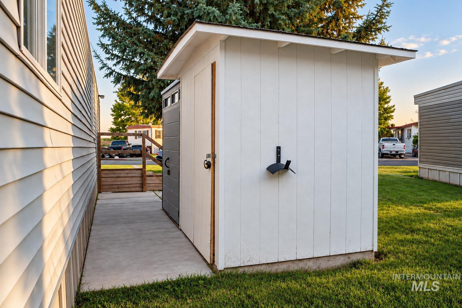 198 South Hills RD, Twin Falls, Idaho 83301, 2 Bedrooms, 2 Bathrooms, Residential For Sale, Price $95,000,MLS 99001537