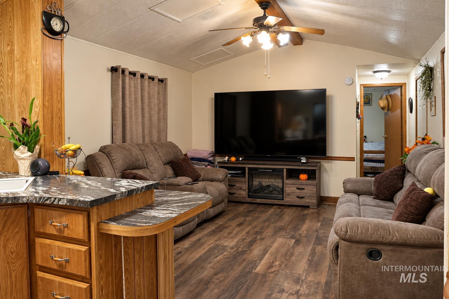 198 South Hills RD, Twin Falls, Idaho 83301, 2 Bedrooms, 2 Bathrooms, Residential For Sale, Price $95,000,MLS 99001537