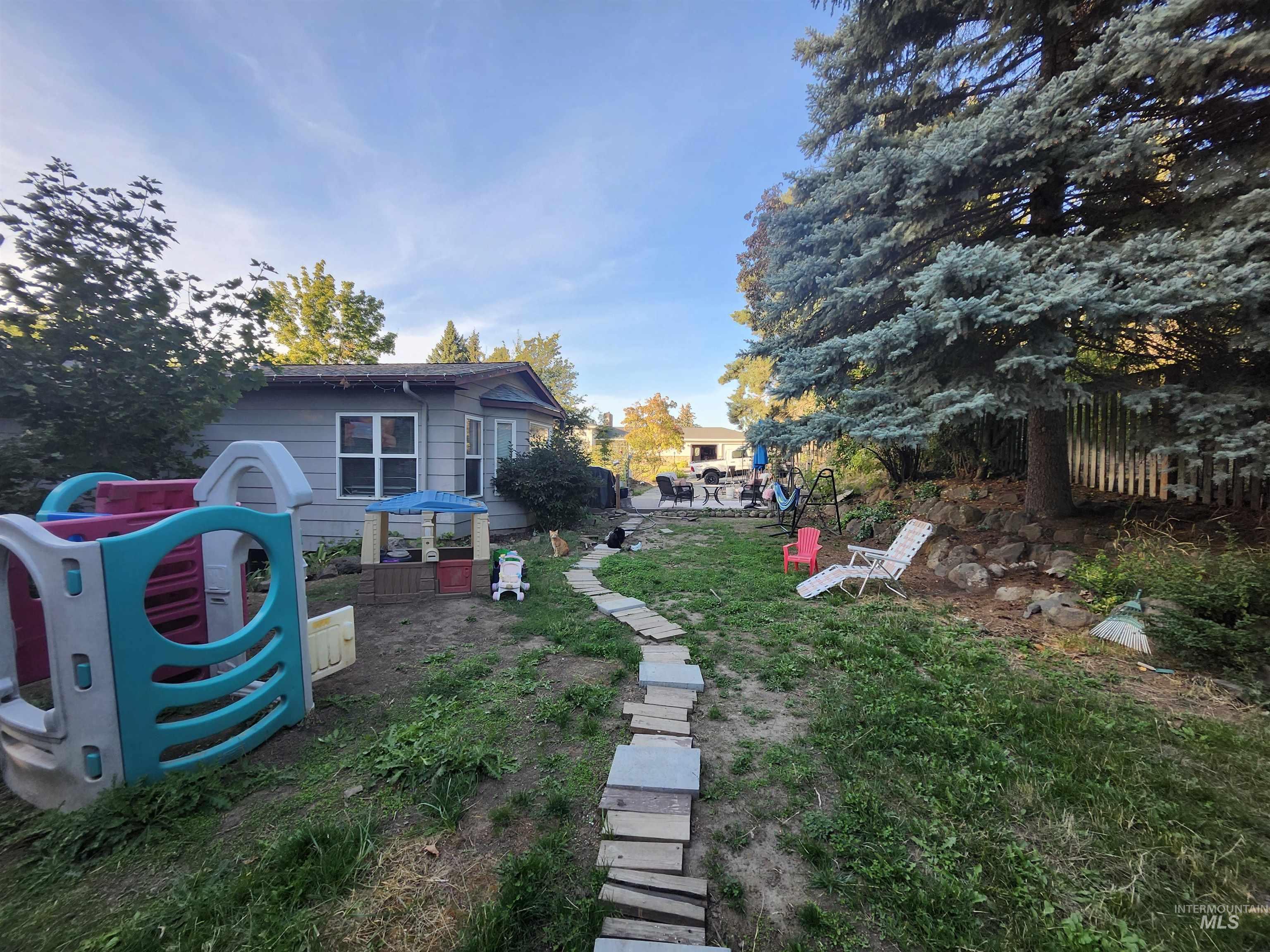 622 Indian Hills Dr, Moscow, Idaho 83843, 4 Bedrooms, 3 Bathrooms, Residential For Sale, Price $589,000,MLS 99001548