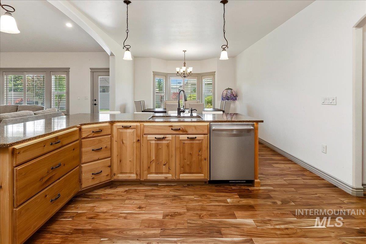 2433 Blick, Twin Falls, Idaho 83301, 3 Bedrooms, 3 Bathrooms, Residential For Sale, Price $625,000,MLS 99001550