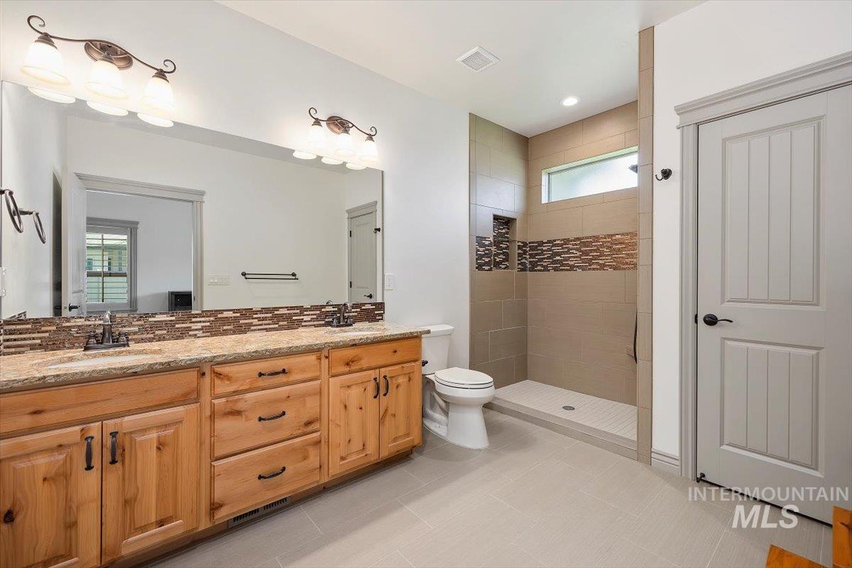 2433 Blick, Twin Falls, Idaho 83301, 3 Bedrooms, 3 Bathrooms, Residential For Sale, Price $625,000,MLS 99001550