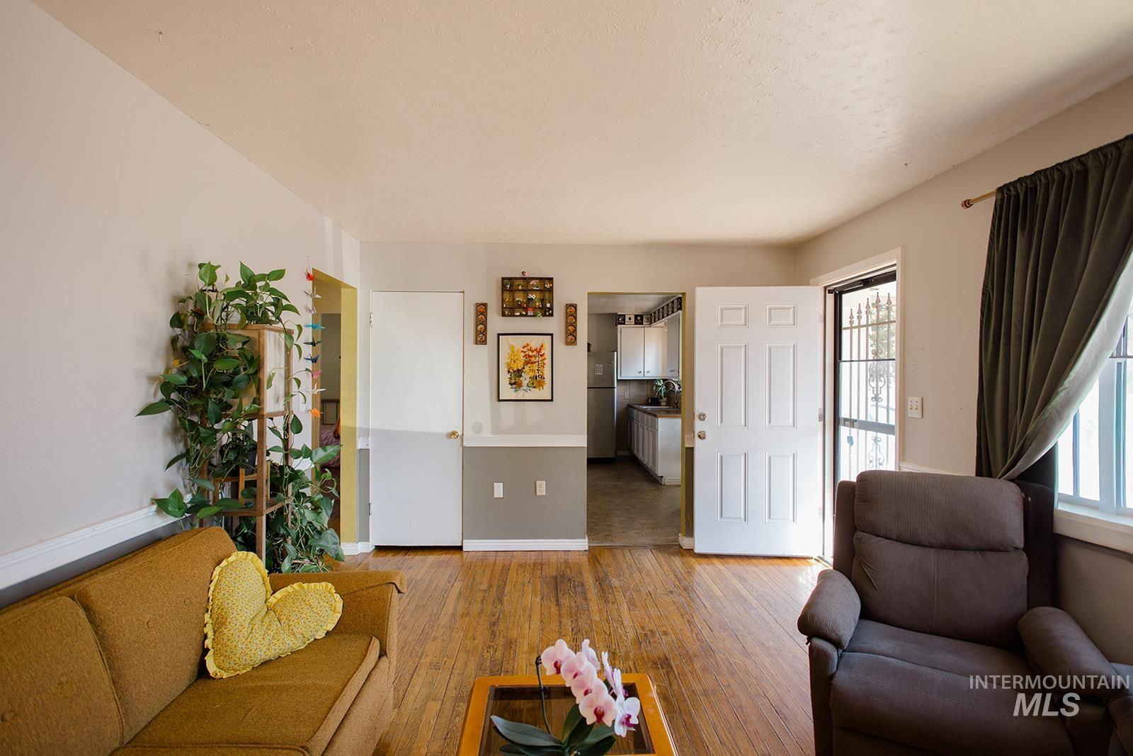 124 Mountain View Drive, Mountain Home, Idaho 83647, 5 Bedrooms, 1 Bathroom, Residential For Sale, Price $300,000,MLS 99001551