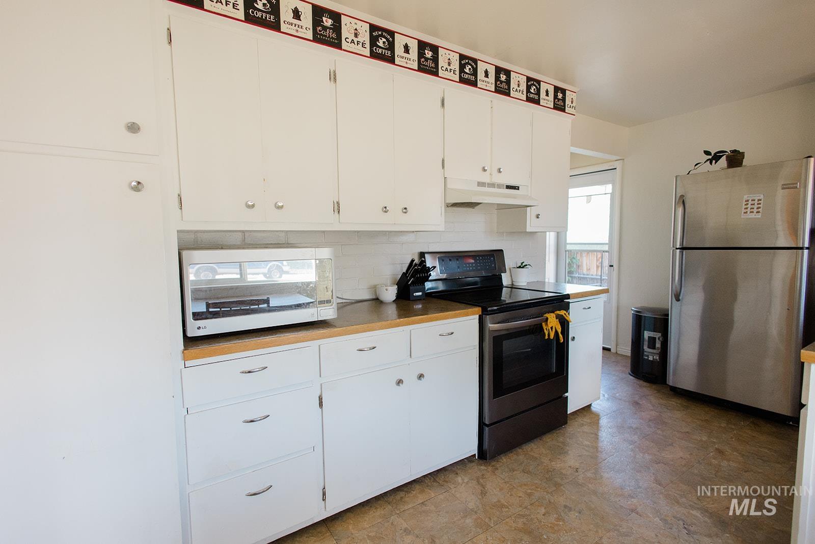 124 Mountain View Drive, Mountain Home, Idaho 83647, 5 Bedrooms, 1 Bathroom, Residential For Sale, Price $300,000,MLS 99001551