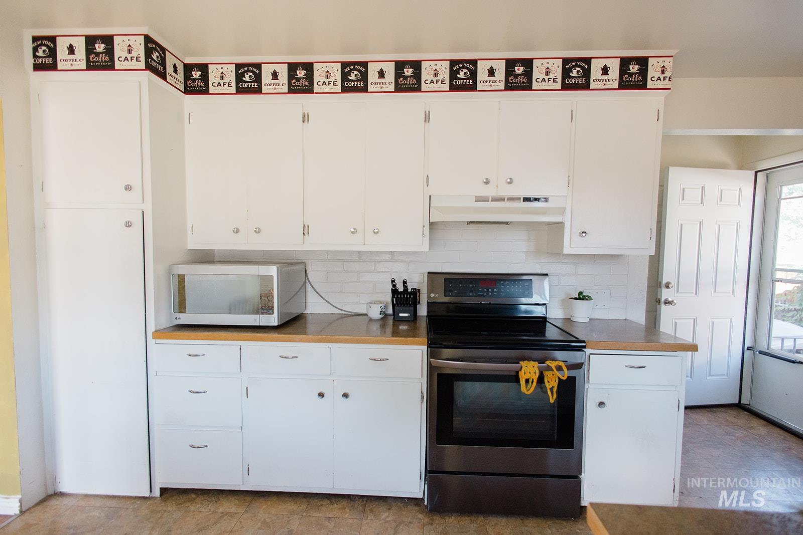 124 Mountain View Drive, Mountain Home, Idaho 83647, 5 Bedrooms, 1 Bathroom, Residential For Sale, Price $300,000,MLS 99001551