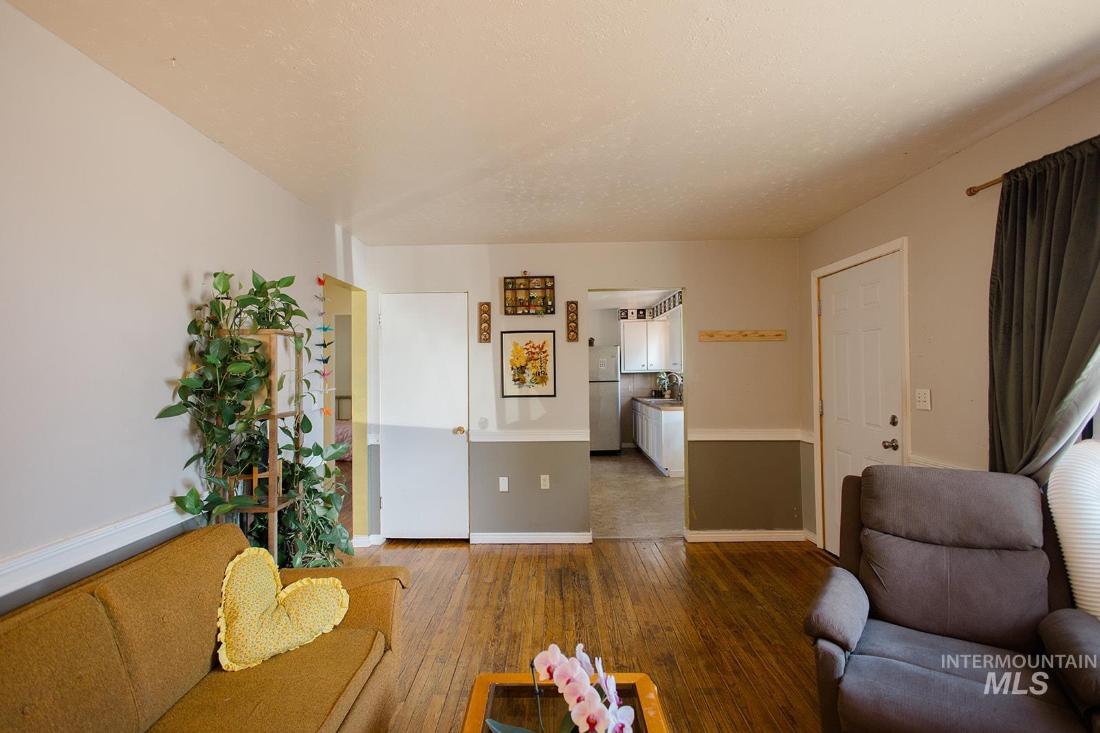 124 Mountain View Drive, Mountain Home, Idaho 83647, 5 Bedrooms, 1 Bathroom, Residential For Sale, Price $300,000,MLS 99001551