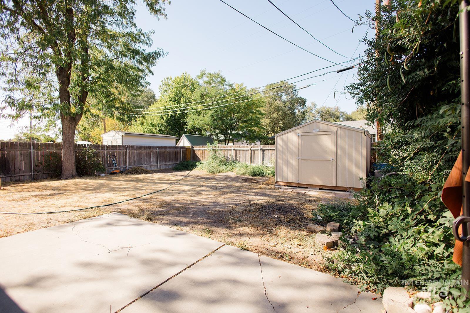 124 Mountain View Drive, Mountain Home, Idaho 83647, 5 Bedrooms, 1 Bathroom, Residential For Sale, Price $300,000,MLS 99001551