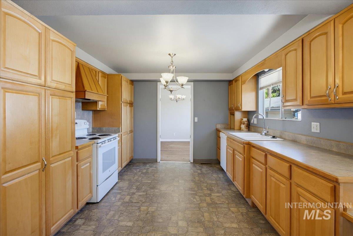 107 Felton St, Caldwell, Idaho 83605, 4 Bedrooms, 2.5 Bathrooms, Residential For Sale, Price $400,000,MLS 99001559