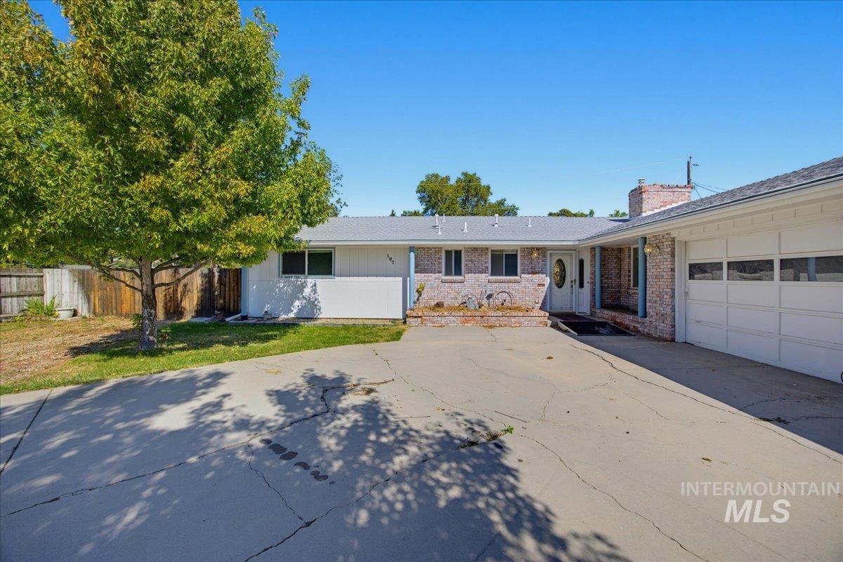 107 Felton St, Caldwell, Idaho 83605, 4 Bedrooms, 2.5 Bathrooms, Residential For Sale, Price $400,000,MLS 99001559