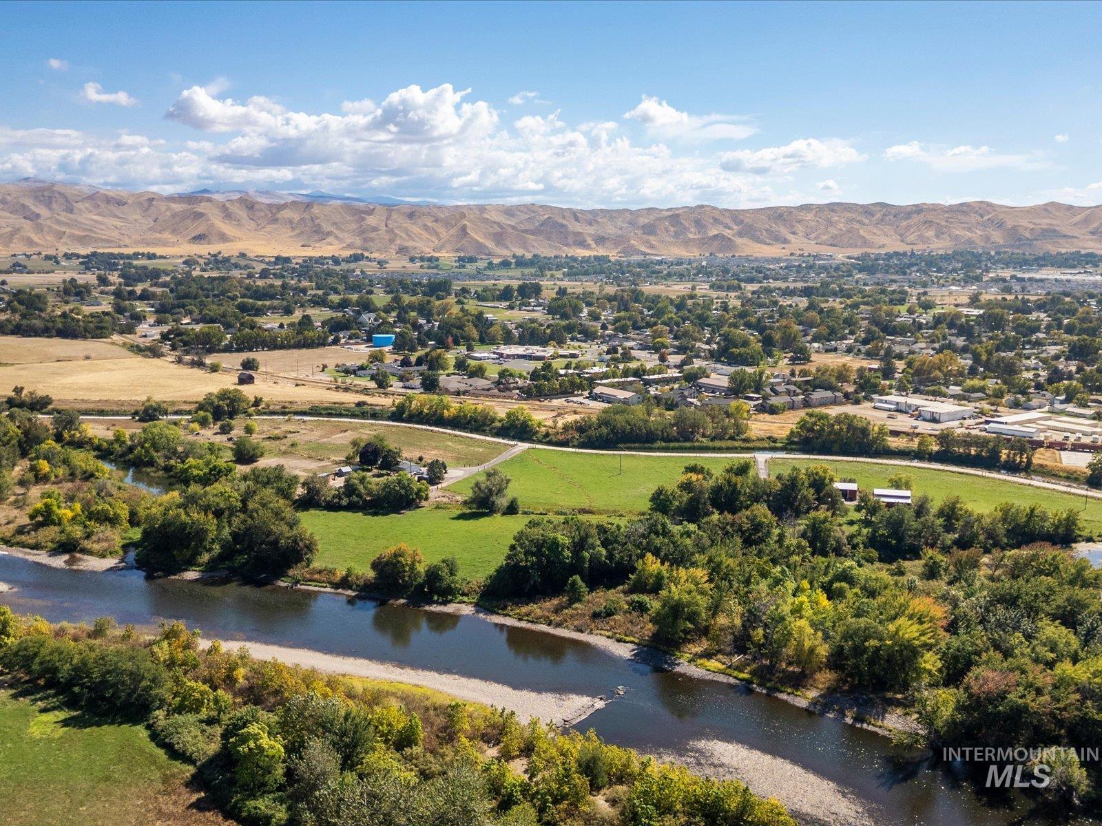 1505 Old Maple Court, Emmett, Idaho 83617, 2 Bedrooms, 1 Bathroom, Residential For Sale, Price $274,500,MLS 99001560