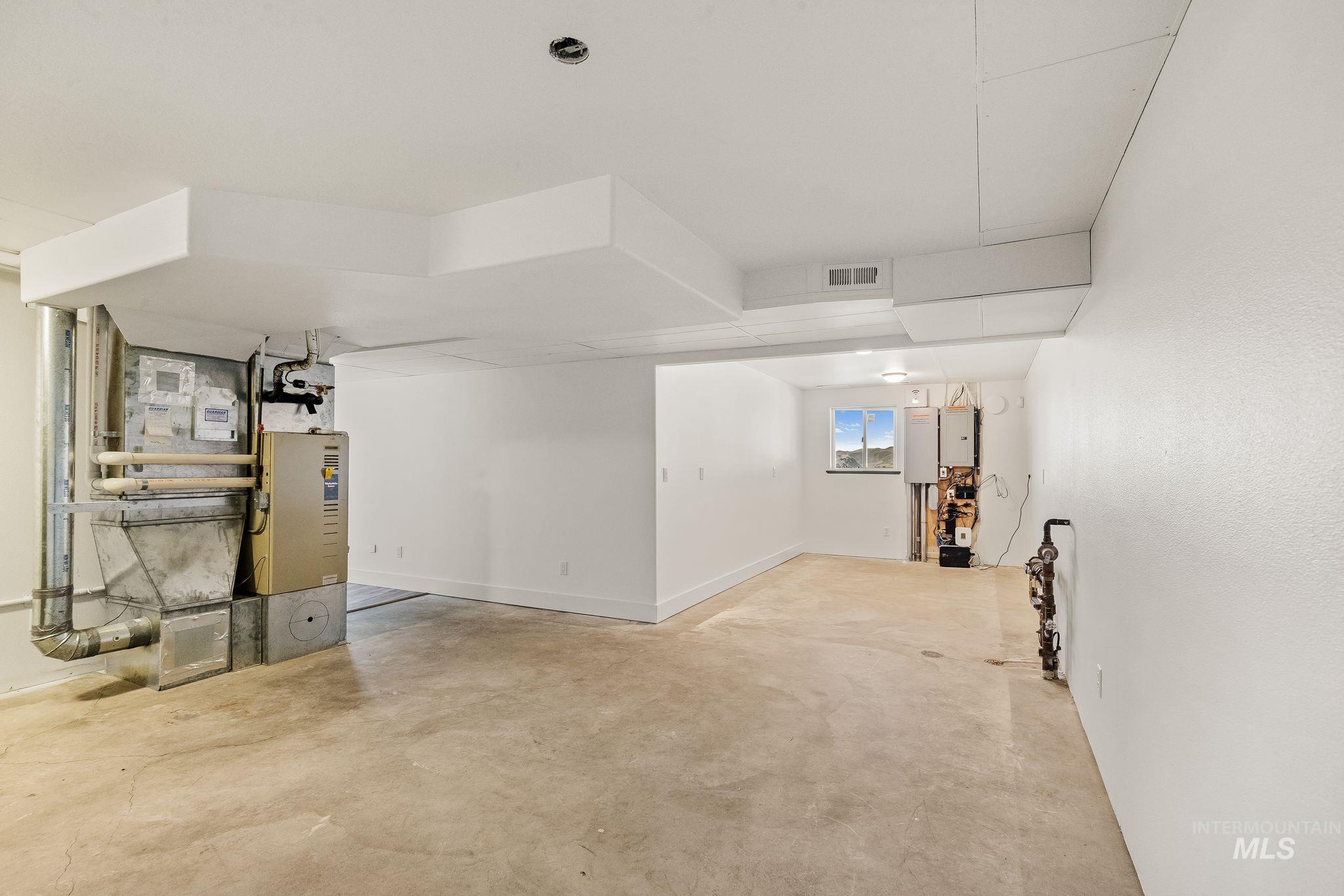 3360 E Main Street, Lewiston, Idaho 83501, 5 Bedrooms, 3.5 Bathrooms, Residential For Sale, Price $1,200,000, 99001585