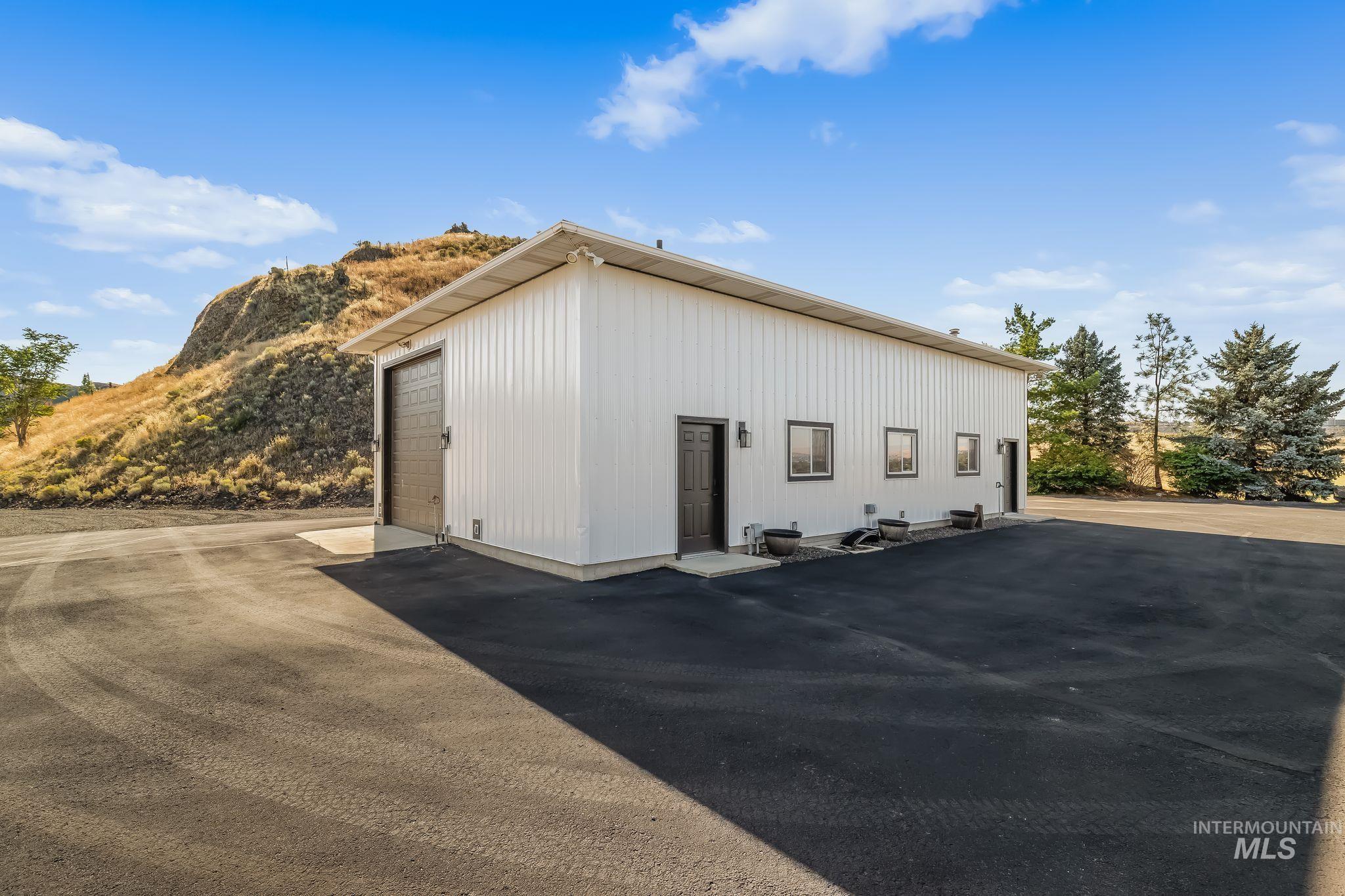 3360 E Main Street, Lewiston, Idaho 83501, 5 Bedrooms, 3.5 Bathrooms, Residential For Sale, Price $1,200,000, 99001585