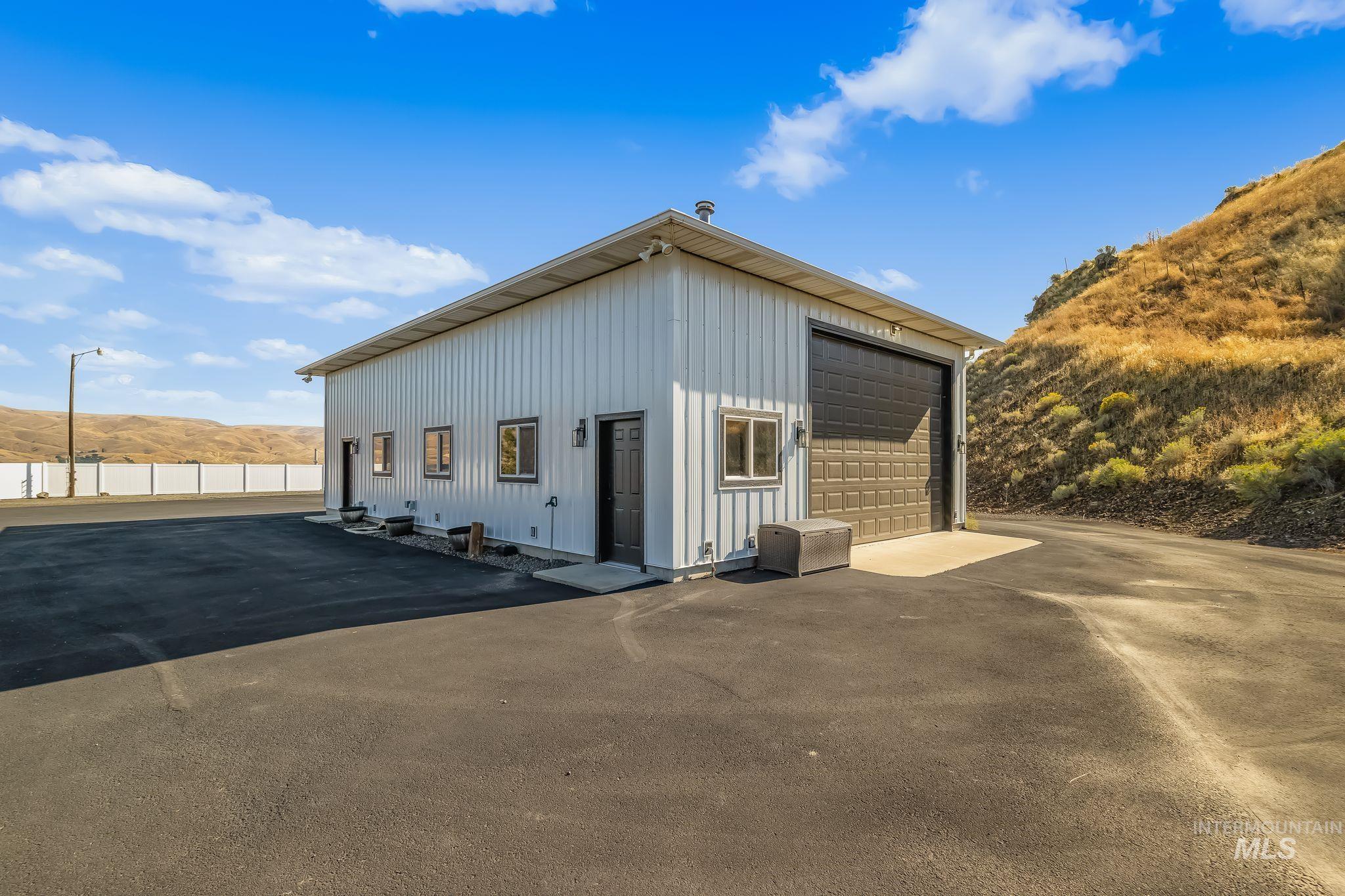 3360 E Main Street, Lewiston, Idaho 83501, 5 Bedrooms, 3.5 Bathrooms, Residential For Sale, Price $1,200,000, 99001585