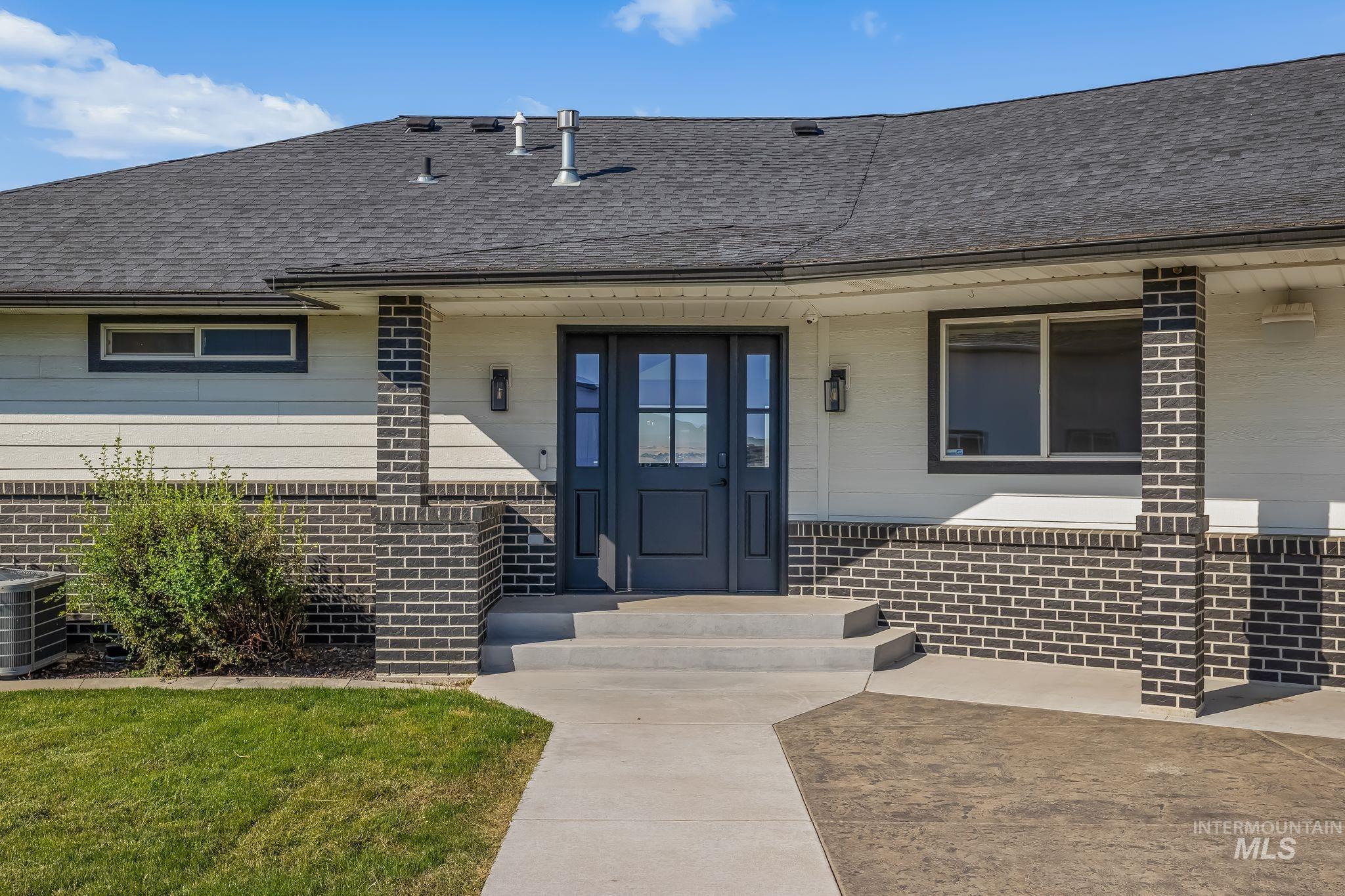 3360 E Main Street, Lewiston, Idaho 83501, 5 Bedrooms, 3.5 Bathrooms, Residential For Sale, Price $1,200,000, 99001585