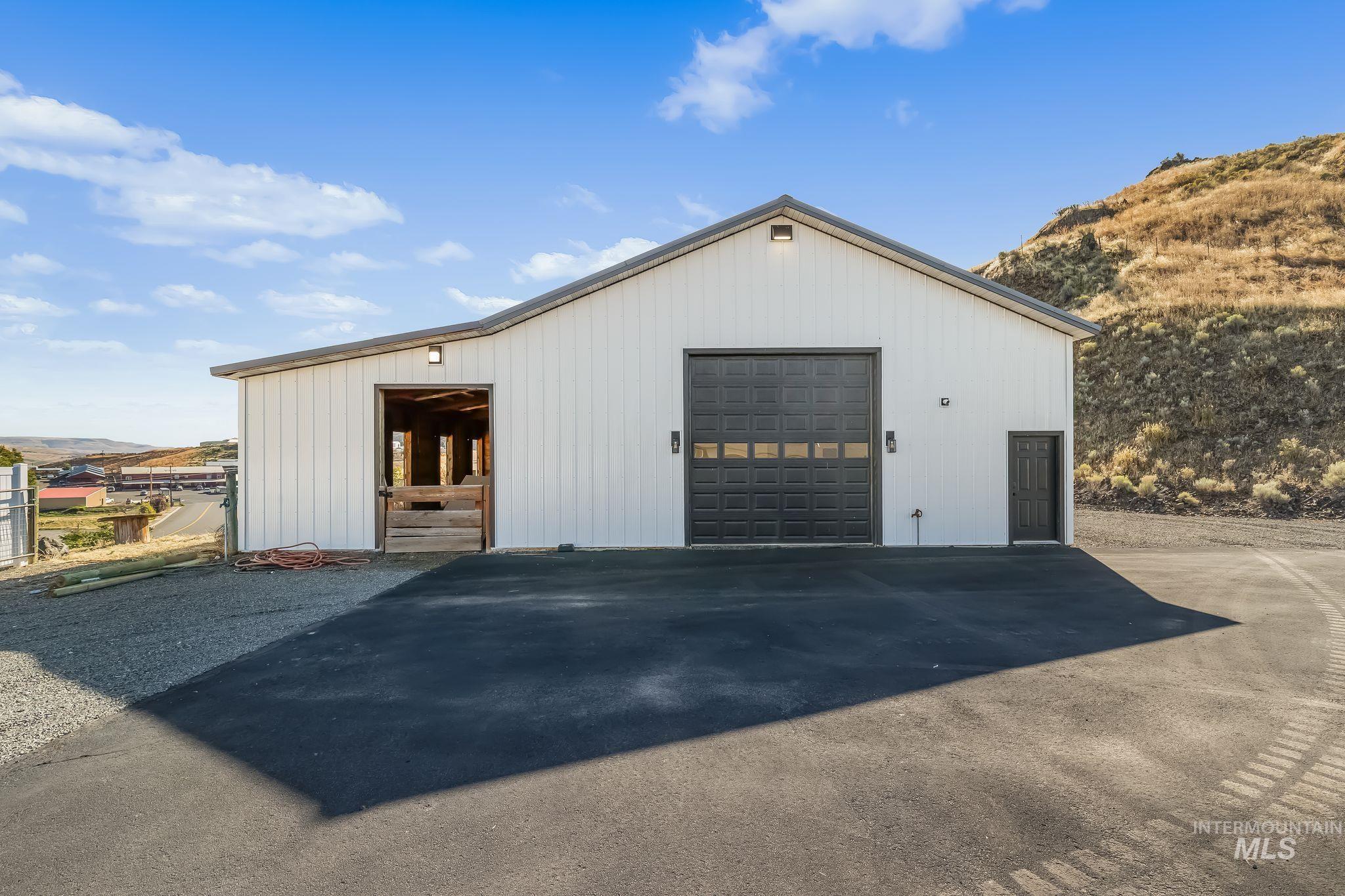3360 E Main Street, Lewiston, Idaho 83501, 5 Bedrooms, 3.5 Bathrooms, Residential For Sale, Price $1,200,000, 99001585