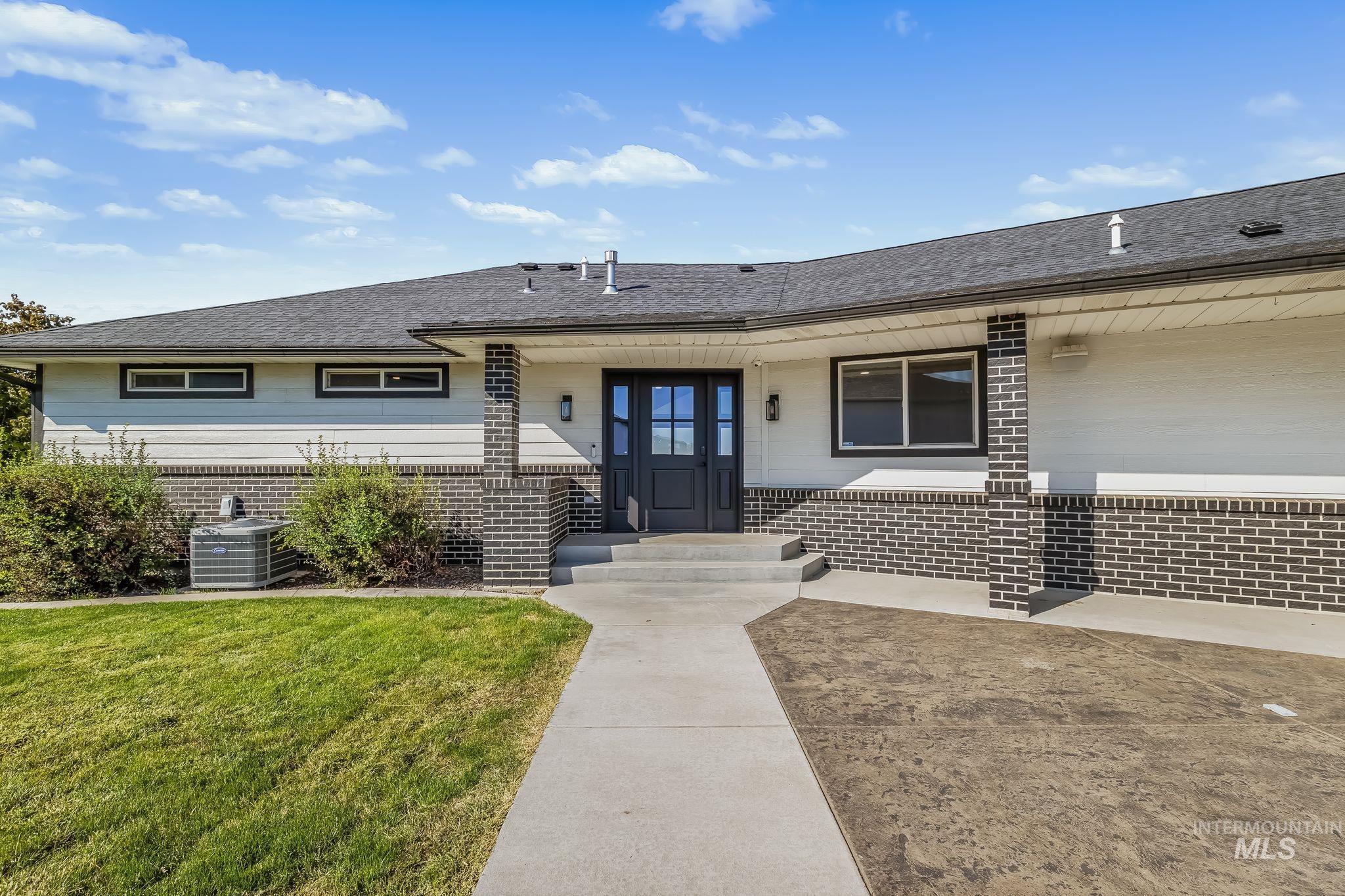3360 E Main Street, Lewiston, Idaho 83501, 5 Bedrooms, 3.5 Bathrooms, Residential For Sale, Price $1,200,000, 99001585