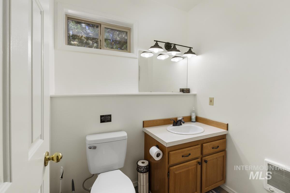 1496 Pine Ridge Drive, Cascade, Idaho 83611, 4 Bedrooms, 4 Bathrooms, Residential For Sale, Price $720,000,MLS 99001591