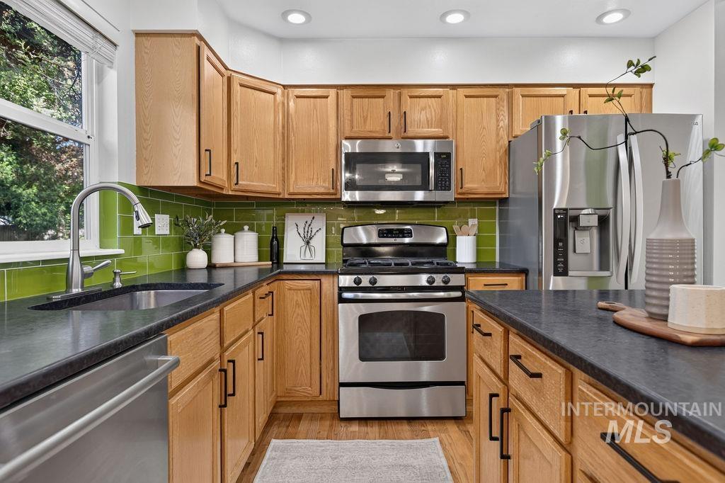 5428 W Clearview Ct., Boise, Idaho 83703, 3 Bedrooms, 2.5 Bathrooms, Residential For Sale, Price $524,900,MLS 99001593