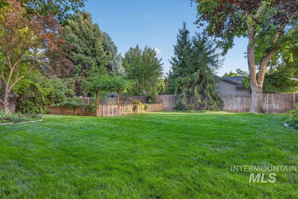 5428 W Clearview Ct., Boise, Idaho 83703, 3 Bedrooms, 2.5 Bathrooms, Residential For Sale, Price $524,900,MLS 99001593