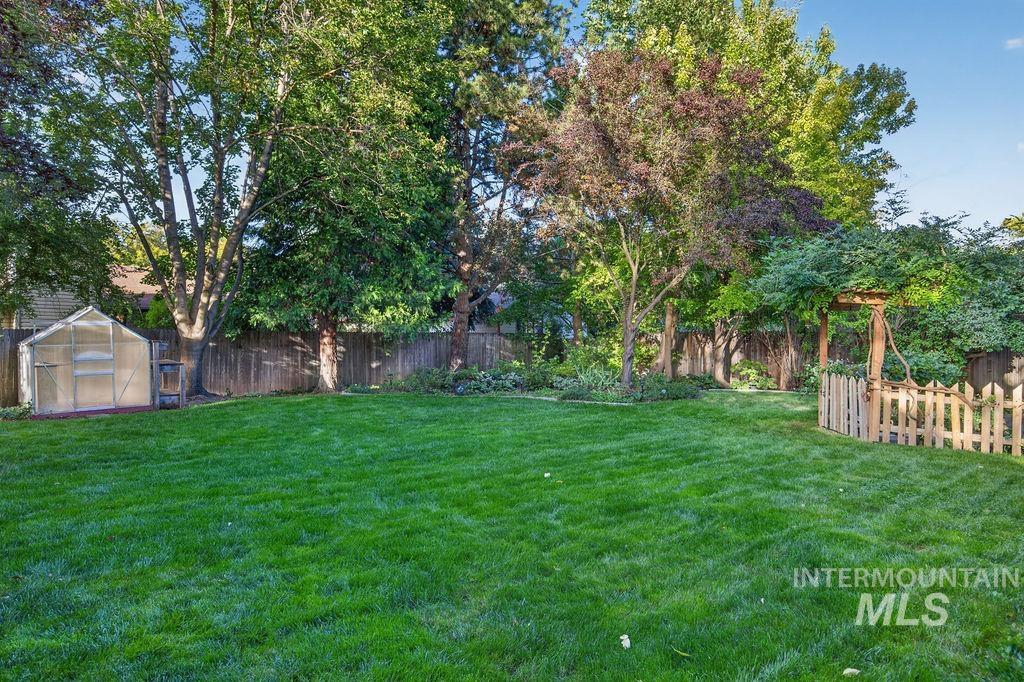 5428 W Clearview Ct., Boise, Idaho 83703, 3 Bedrooms, 2.5 Bathrooms, Residential For Sale, Price $524,900,MLS 99001593