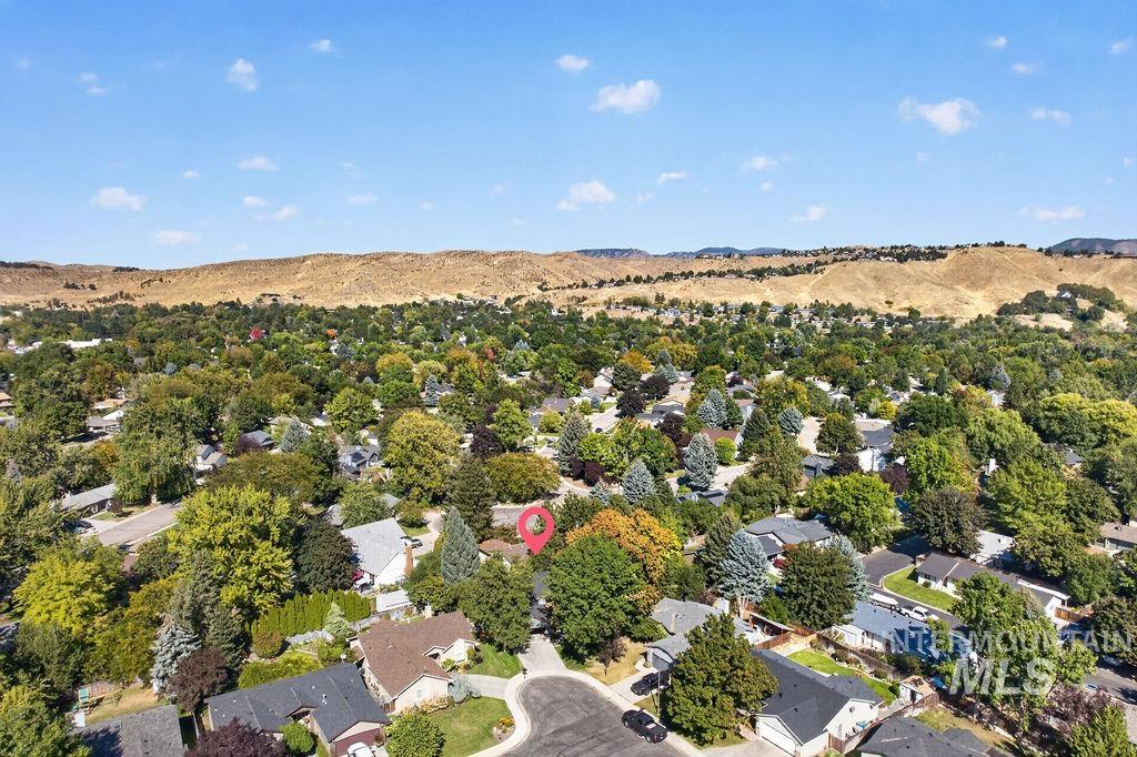 5428 W Clearview Ct., Boise, Idaho 83703, 3 Bedrooms, 2.5 Bathrooms, Residential For Sale, Price $524,900,MLS 99001593