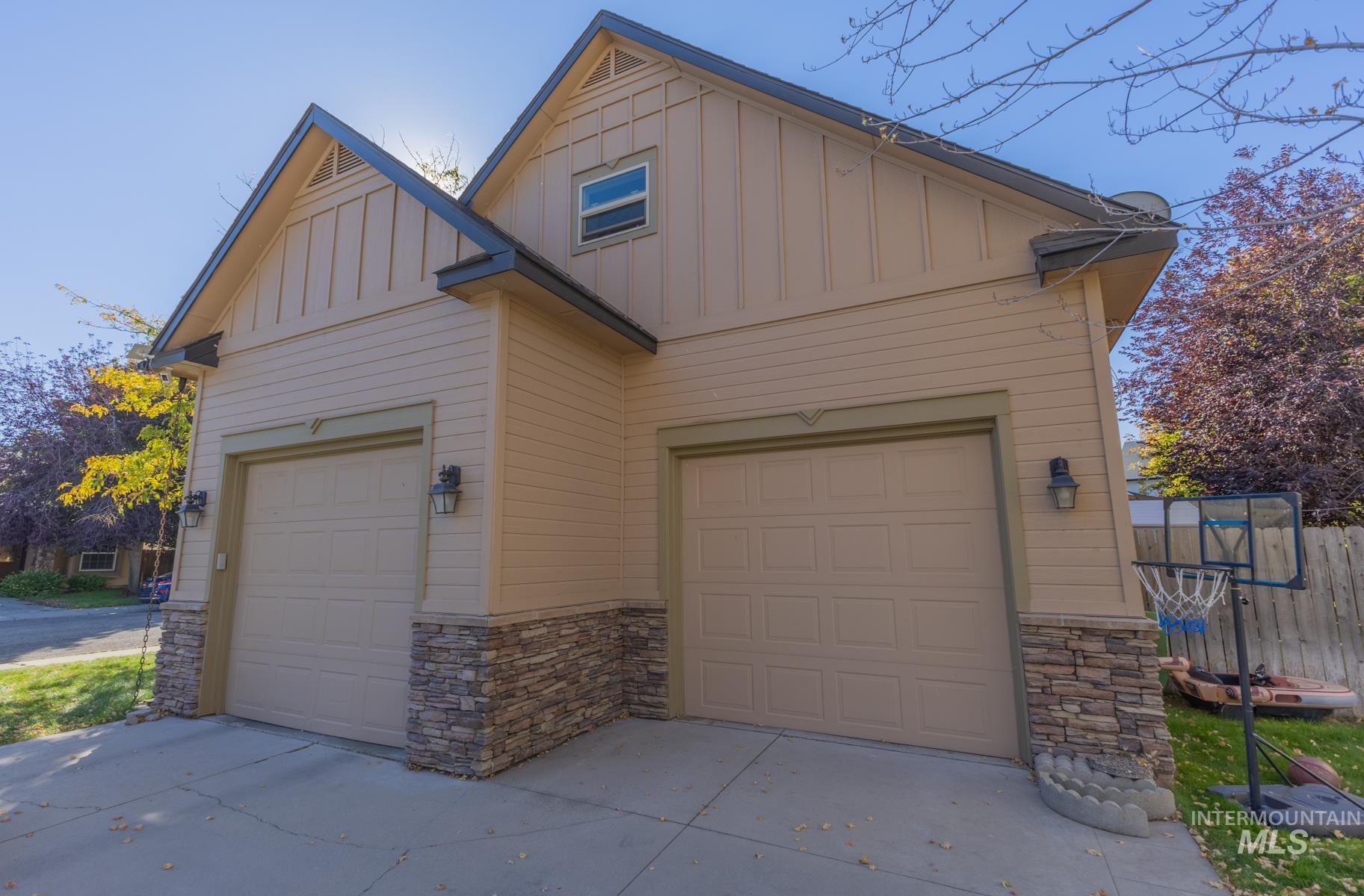 4811 S Silverhills Ave, Boise, Idaho 83709, 4 Bedrooms, 2.5 Bathrooms, Residential For Sale, Price $519,900,MLS 99001607