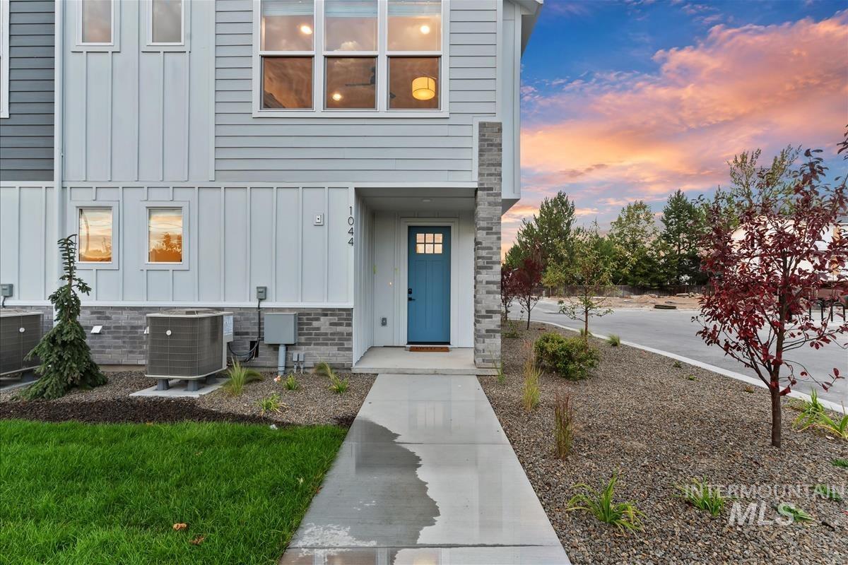 1044 W Melrose St, Boise, Idaho 83706, 2 Bedrooms, 2.5 Bathrooms, Residential For Sale, Price $539,900,MLS 99001610