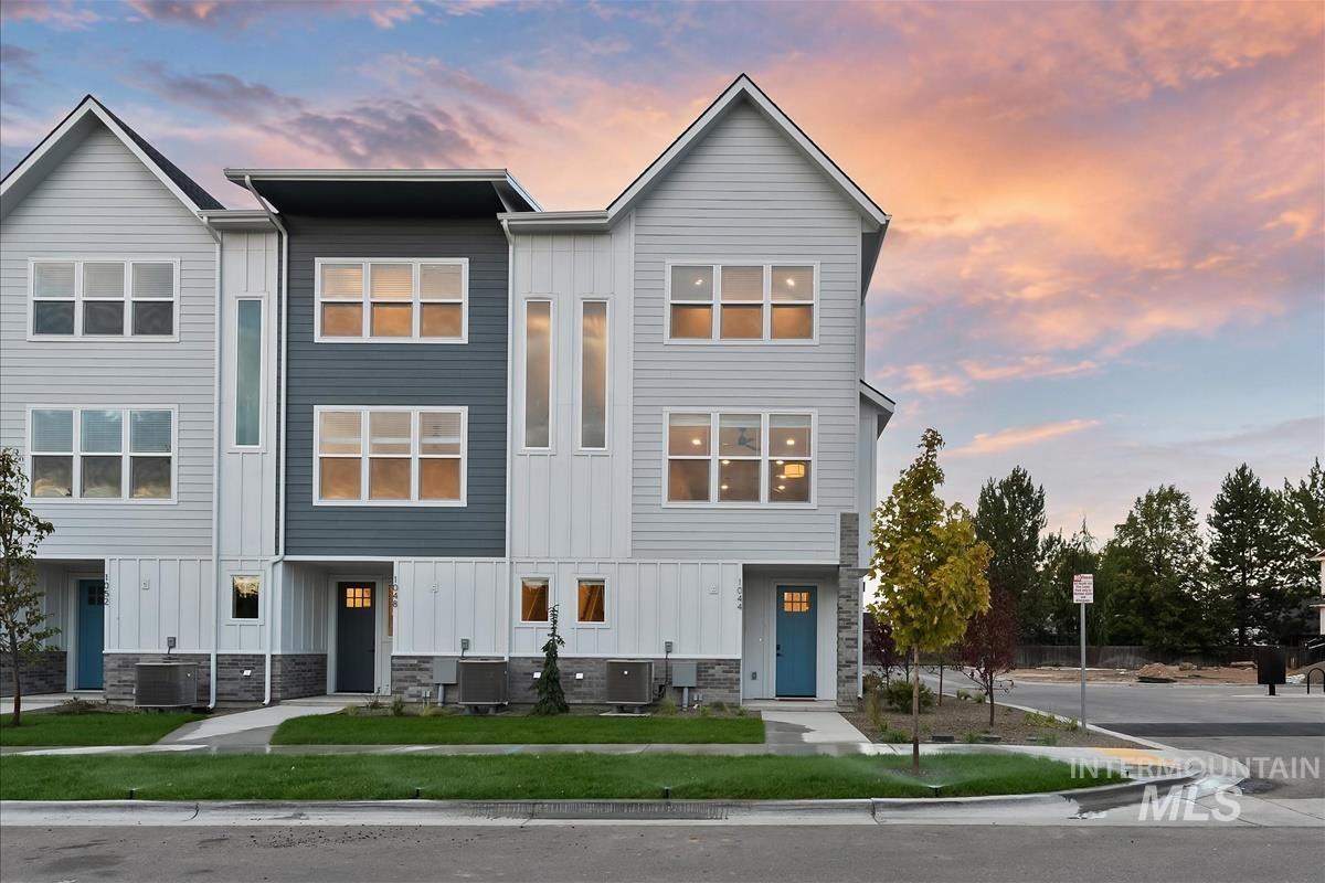 1048 W Melrose St, Boise, Idaho 83706, 2 Bedrooms, 2.5 Bathrooms, Residential For Sale, Price $529,900,MLS 99001611