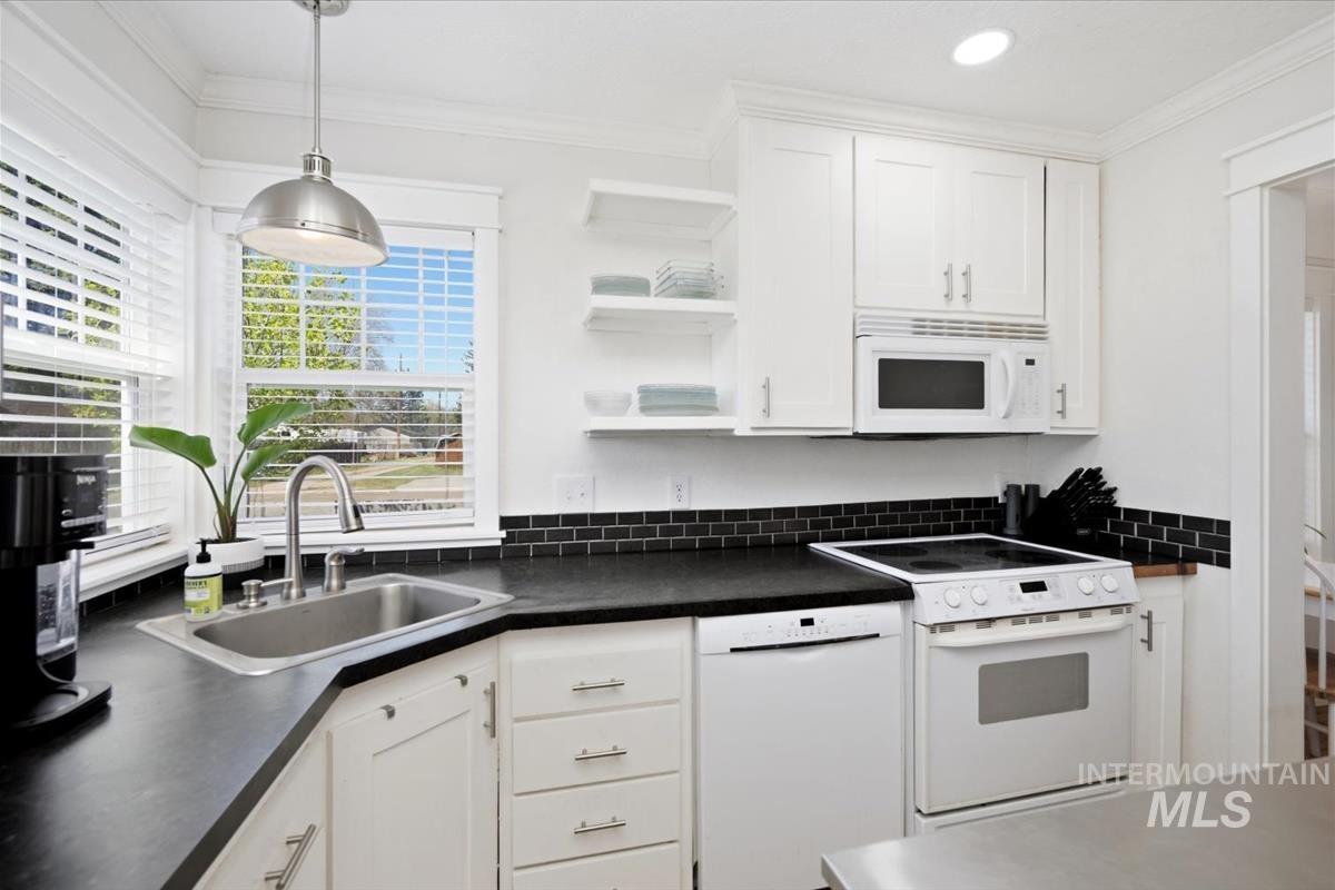 211 W. Dewey Ave., Nampa, Idaho 83686, 2 Bedrooms, 1 Bathroom, Residential For Sale, Price $304,900,MLS 99001613