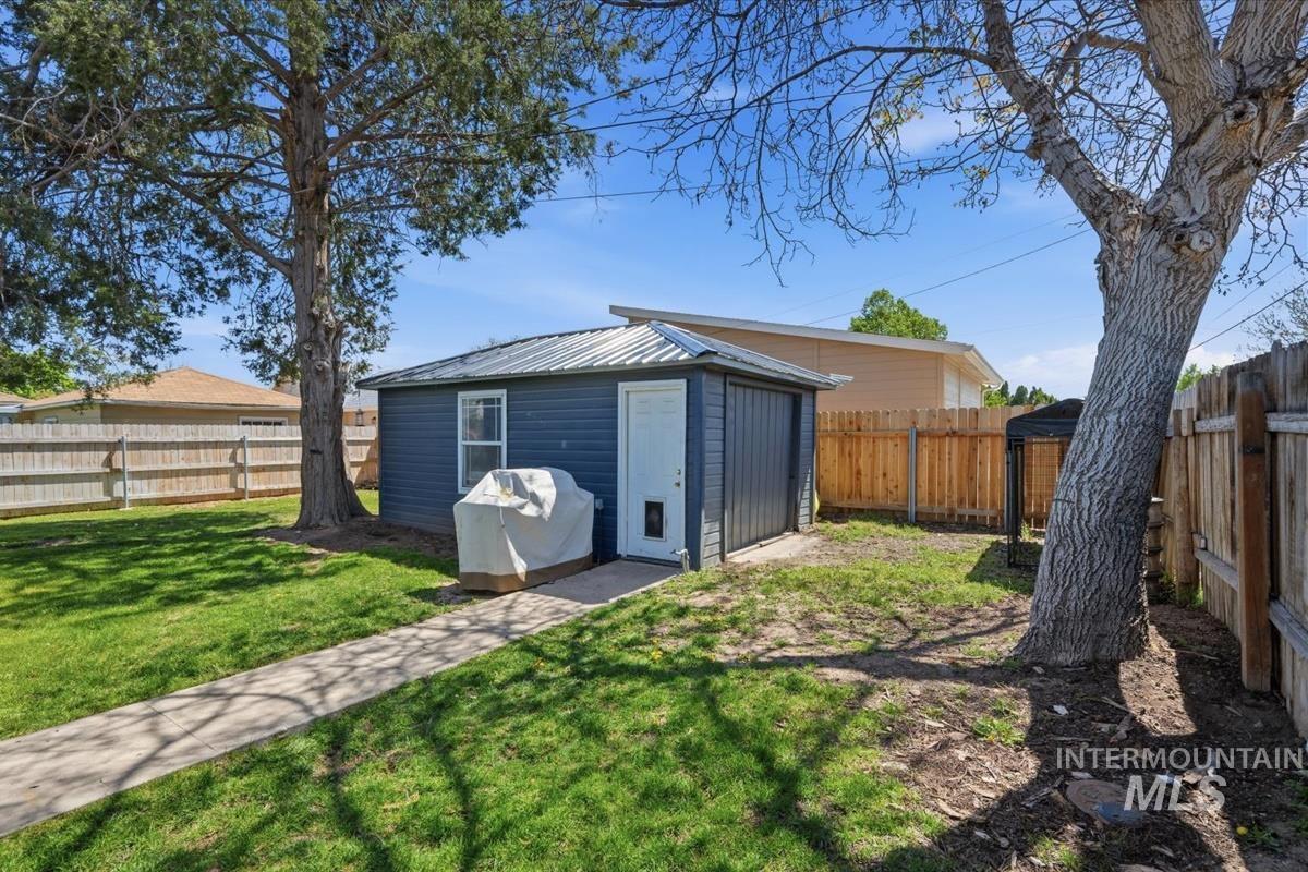 211 W. Dewey Ave., Nampa, Idaho 83686, 2 Bedrooms, 1 Bathroom, Residential For Sale, Price $304,900,MLS 99001613