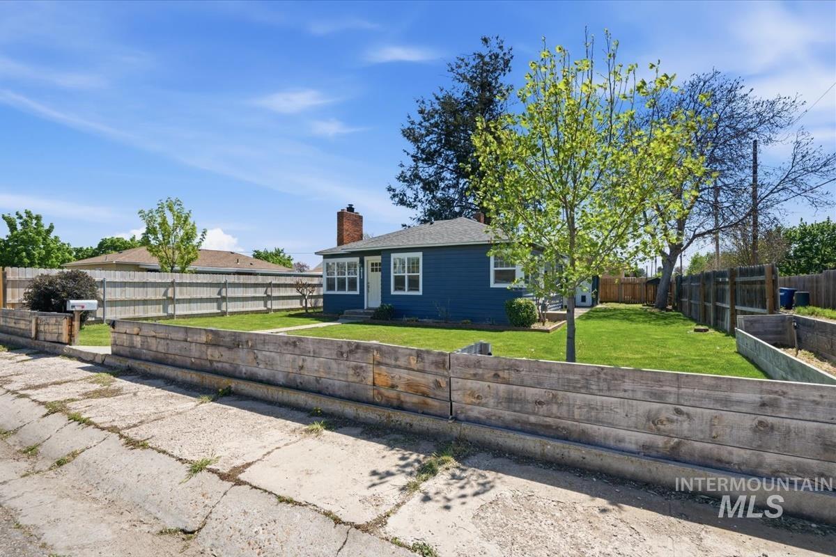 211 W. Dewey Ave., Nampa, Idaho 83686, 2 Bedrooms, 1 Bathroom, Residential For Sale, Price $304,900,MLS 99001613