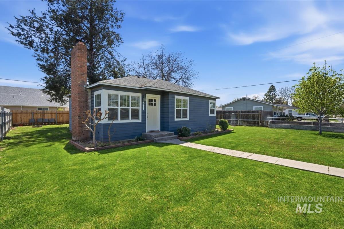 211 W. Dewey Ave., Nampa, Idaho 83686, 2 Bedrooms, 1 Bathroom, Residential For Sale, Price $304,900,MLS 99001613