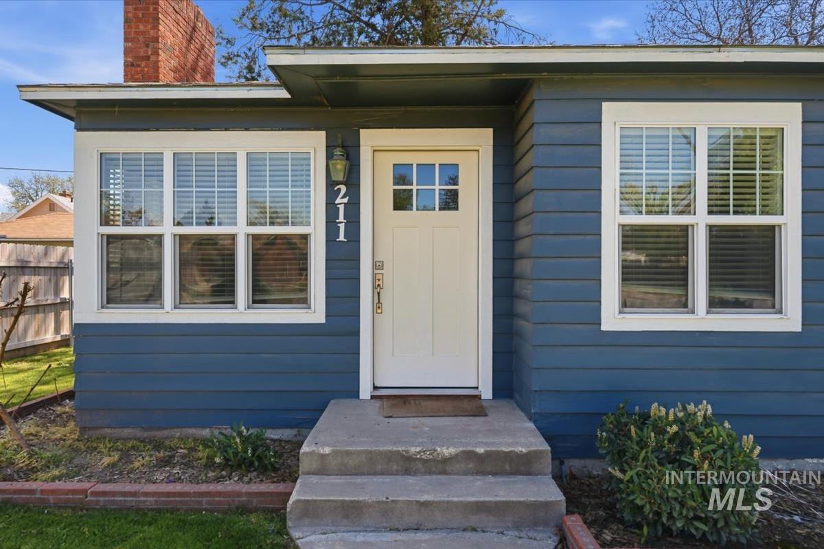 211 W. Dewey Ave., Nampa, Idaho 83686, 2 Bedrooms, 1 Bathroom, Residential For Sale, Price $304,900,MLS 99001613
