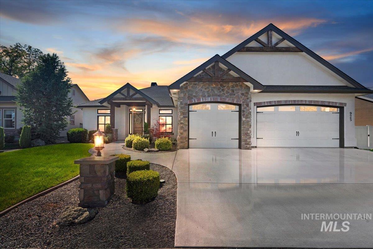 925 W Mollywood Dr, Nampa, Idaho 83686, 3 Bedrooms, 2 Bathrooms, Residential For Sale, Price $580,000, 99001621
