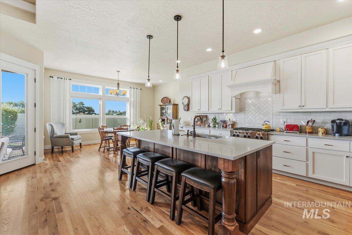 925 W Mollywood Dr, Nampa, Idaho 83686, 3 Bedrooms, 2 Bathrooms, Residential For Sale, Price $580,000, 99001621
